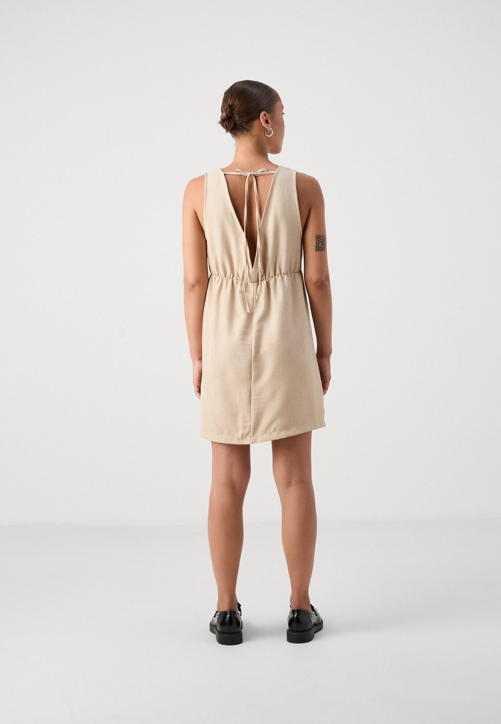 Повседневное платье ONLAMAHLE MIDI DRESS ONLY Petite, бежевый
Повседневное платье ONLAMAHLE MIDI DRESS ONLY Petite, бежевый