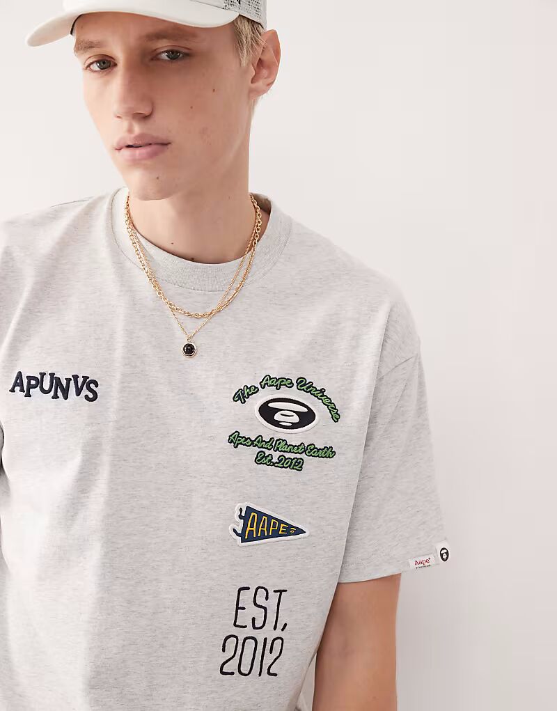 Футболка свободного кроя Aape by A Bathing Ape серого цвета с многопозиционной вышивкой в стиле колледжа AAPE BY A BATHING APE
Футболка свободного кроя Aape by A Bathing Ape серого цвета с многопозиционной вышивкой в стиле колледжа AAPE BY A BATHING APE