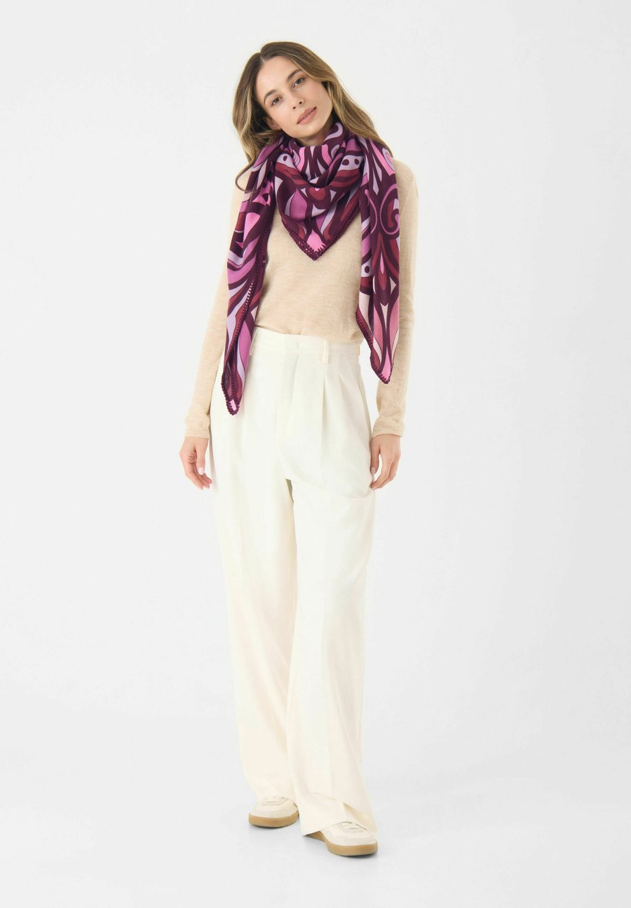 Шарф Codello LEICHTES MIT PAISLEY-MUSTER, Rot/Red
Шарф Codello LEICHTES MIT PAISLEY-MUSTER, Rot/Red