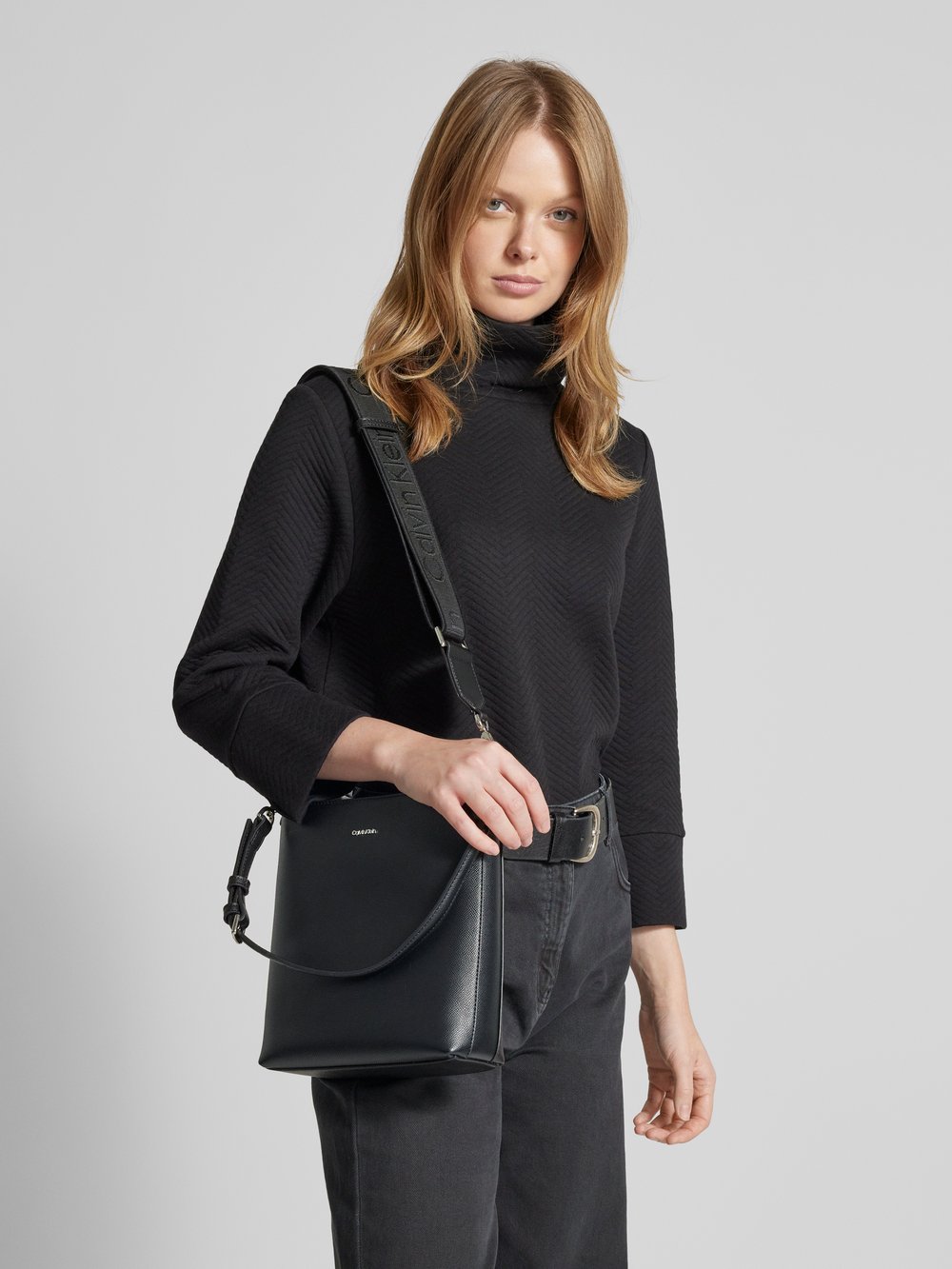 Сумка через плечо из искусственной кожи, модель «CK MUST» CK Calvin Klein, черный
Сумка через плечо из искусственной кожи, модель «CK MUST» CK Calvin Klein, черный
