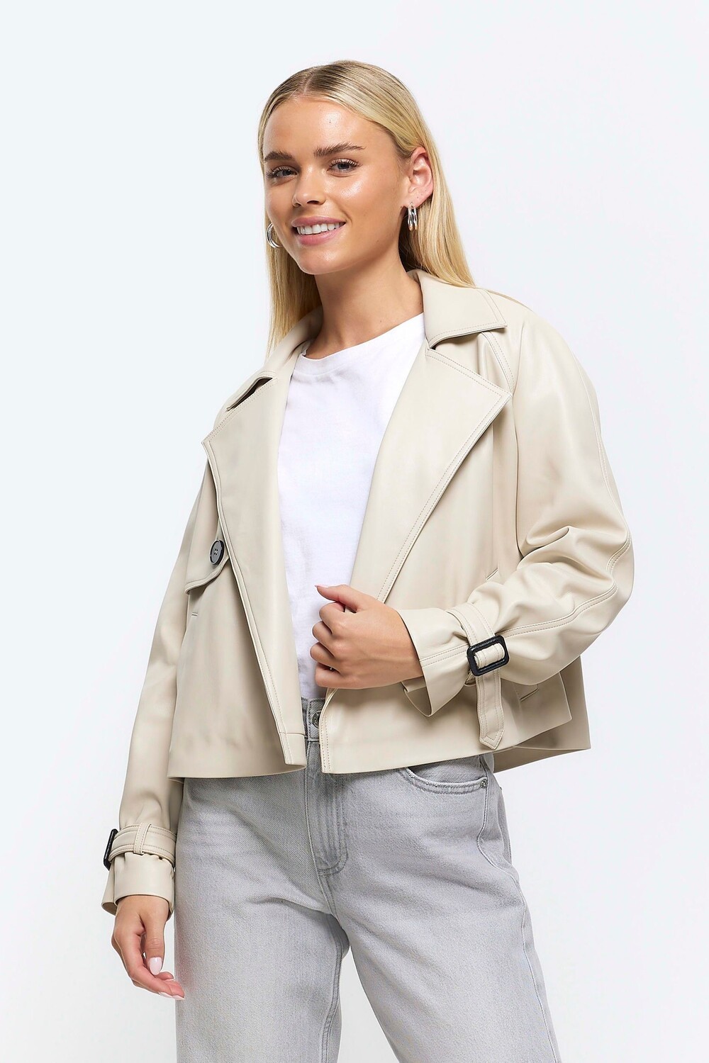 Укороченный тренч миниатюрного размера из искусственной кожи River Island, бежевый
Укороченный тренч миниатюрного размера из искусственной кожи River Island, бежевый