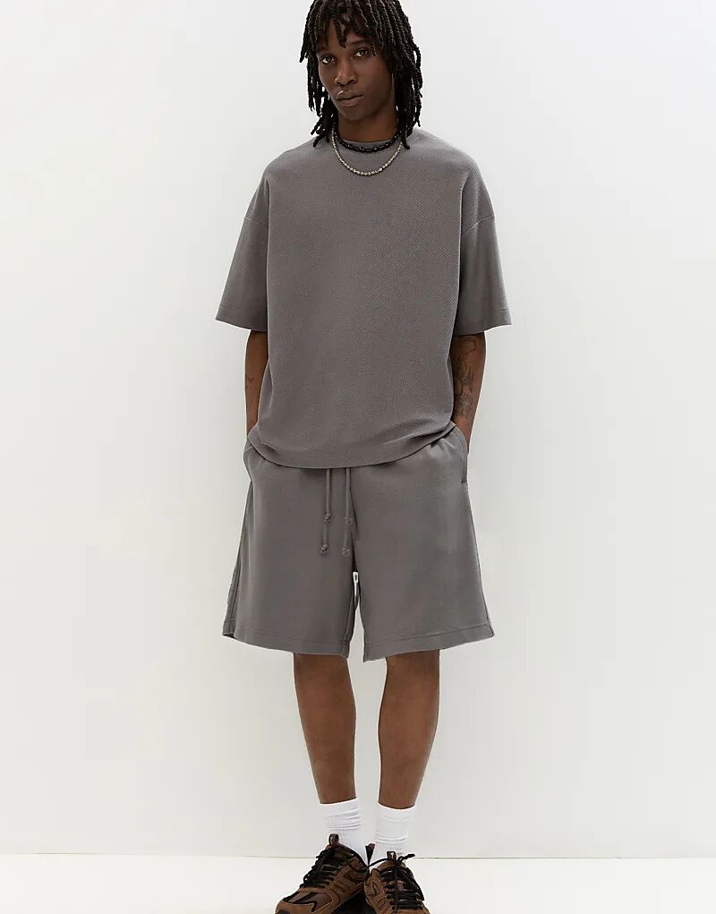 Шорты-бермуды Pull&Bear с диагональной текстурой серого цвета
Шорты-бермуды Pull&Bear с диагональной текстурой серого цвета