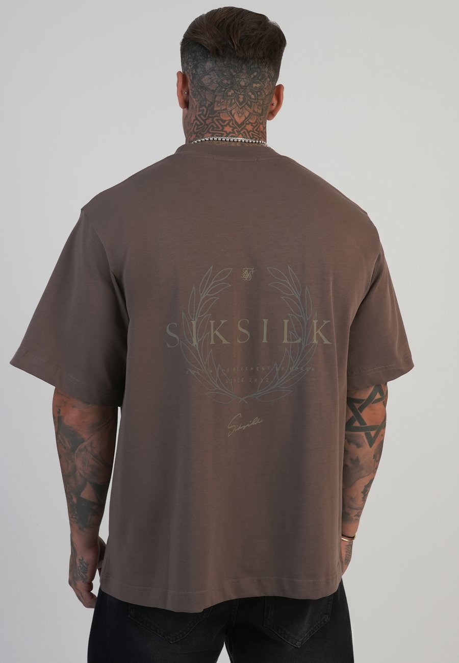 Футболка SIKSILK GRAPHIC, Brown, Коричневый, Футболка SIKSILK GRAPHIC, Brown
Футболка SIKSILK GRAPHIC, Brown, Коричневый, Футболка SIKSILK GRAPHIC, Brown