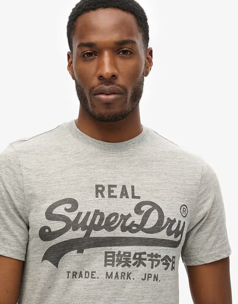 Футболка с логотипом Superdry Vintage в спортивном сером меланжевом цвете
Футболка с логотипом Superdry Vintage в спортивном сером меланжевом цвете