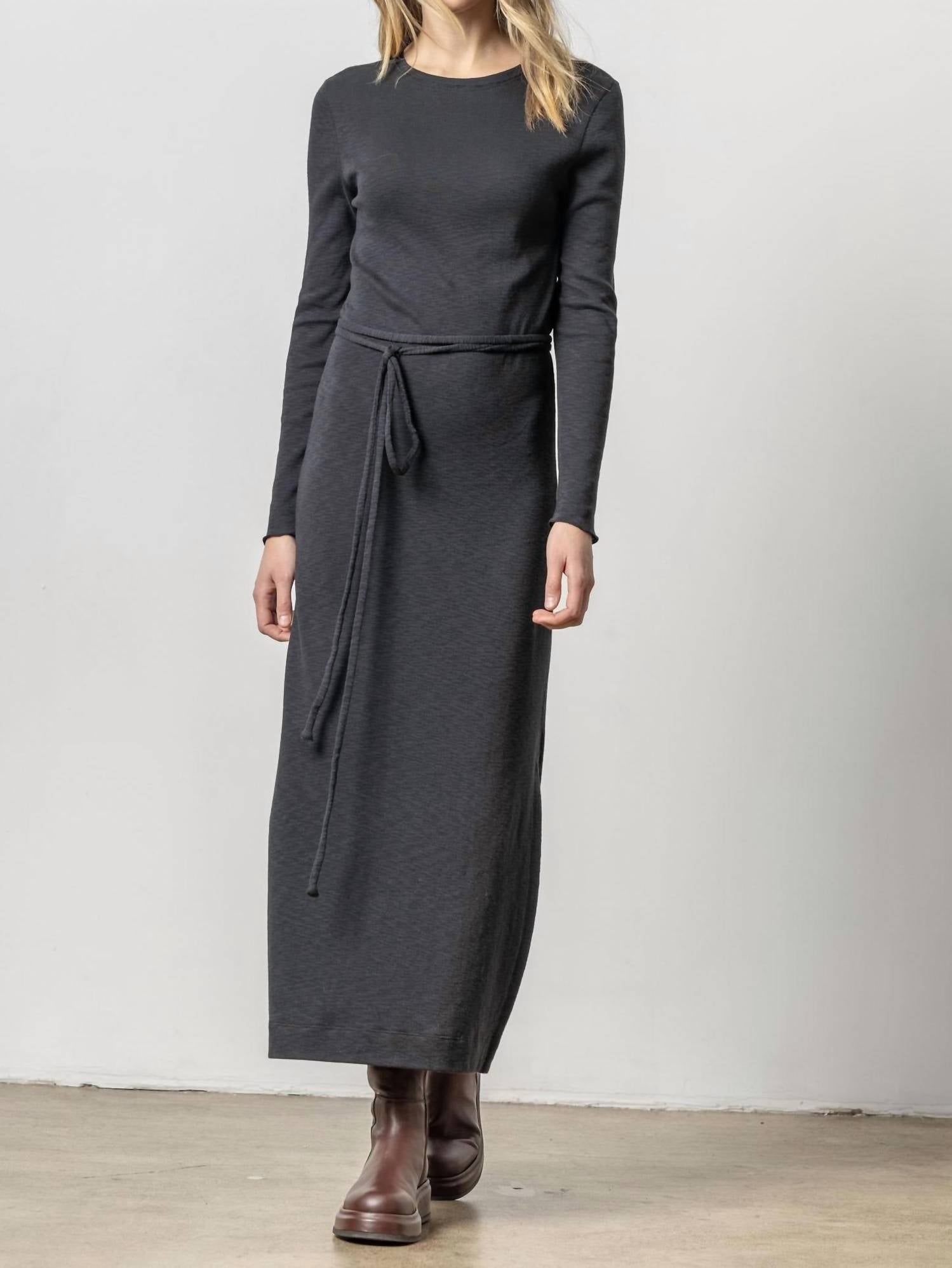 Платье макси-колонна с поясом черного цвета Lilla P
Платье макси-колонна с поясом черного цвета Lilla P