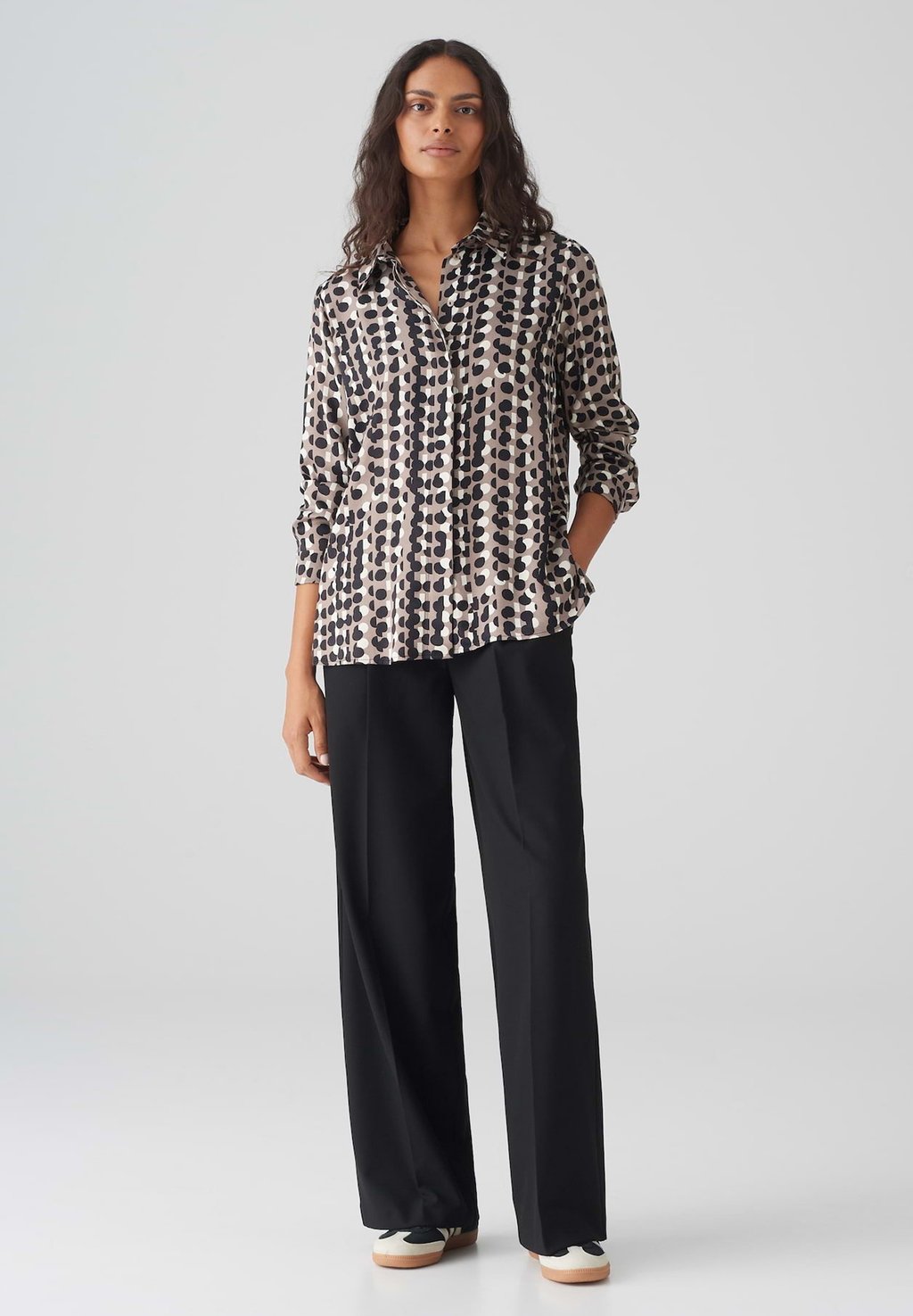 Блузка на пуговицах FOSMO Opus, серо-коричневый
Блузка на пуговицах FOSMO Opus, серо-коричневый