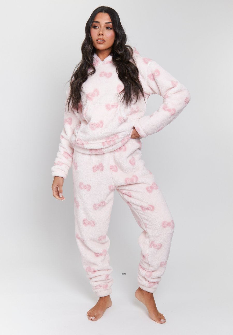 Пижамный комплект Loungeable SHERPA BOW HOODED SET, Pink
Пижамный комплект Loungeable SHERPA BOW HOODED SET, Pink