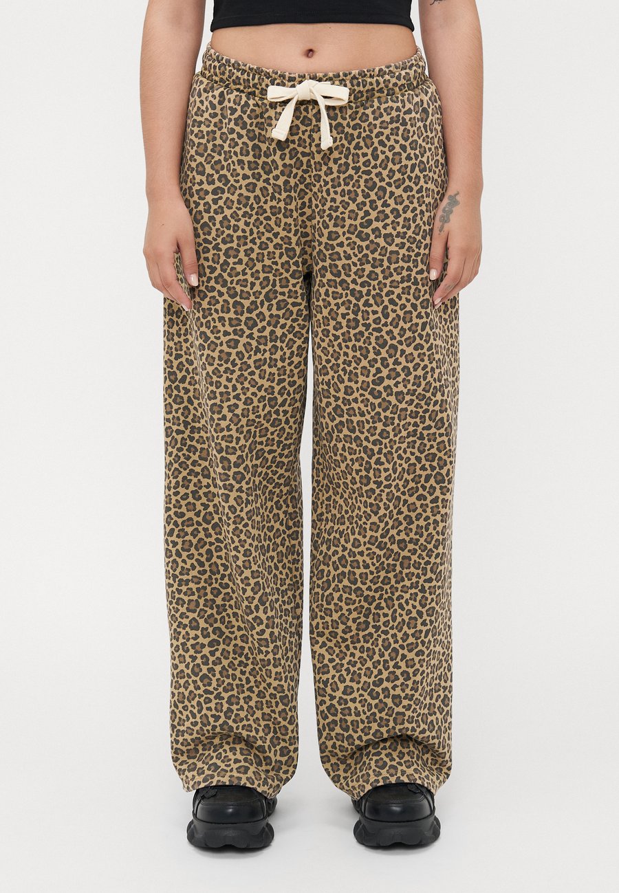 Брюки ONLY Petite ONLLEO PANTS , Travertine/Black
Брюки ONLY Petite ONLLEO PANTS , Travertine/Black