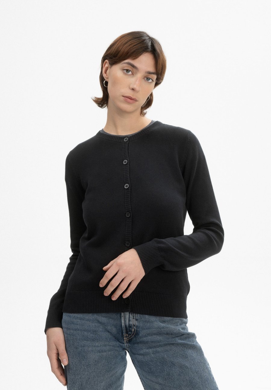 Кардиган MELA NAMEEN, Schwarz/Black
Кардиган MELA NAMEEN, Schwarz/Black