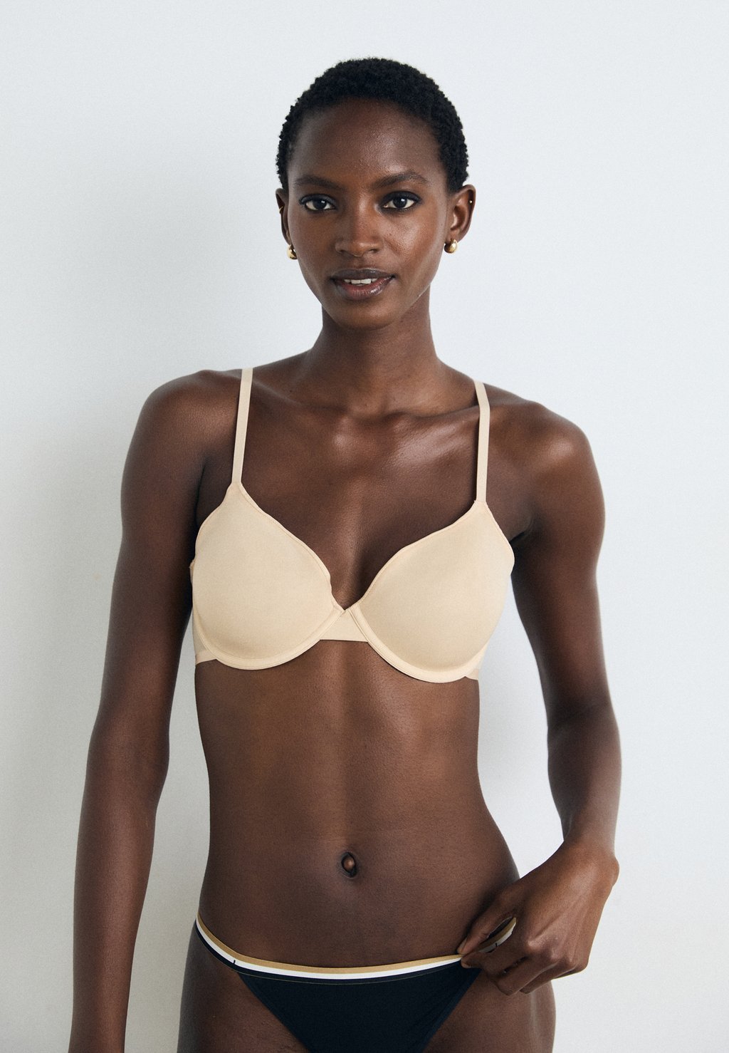 Бюстгальтер PADDED DEMI BOSS, бежевый
Бюстгальтер PADDED DEMI BOSS, бежевый