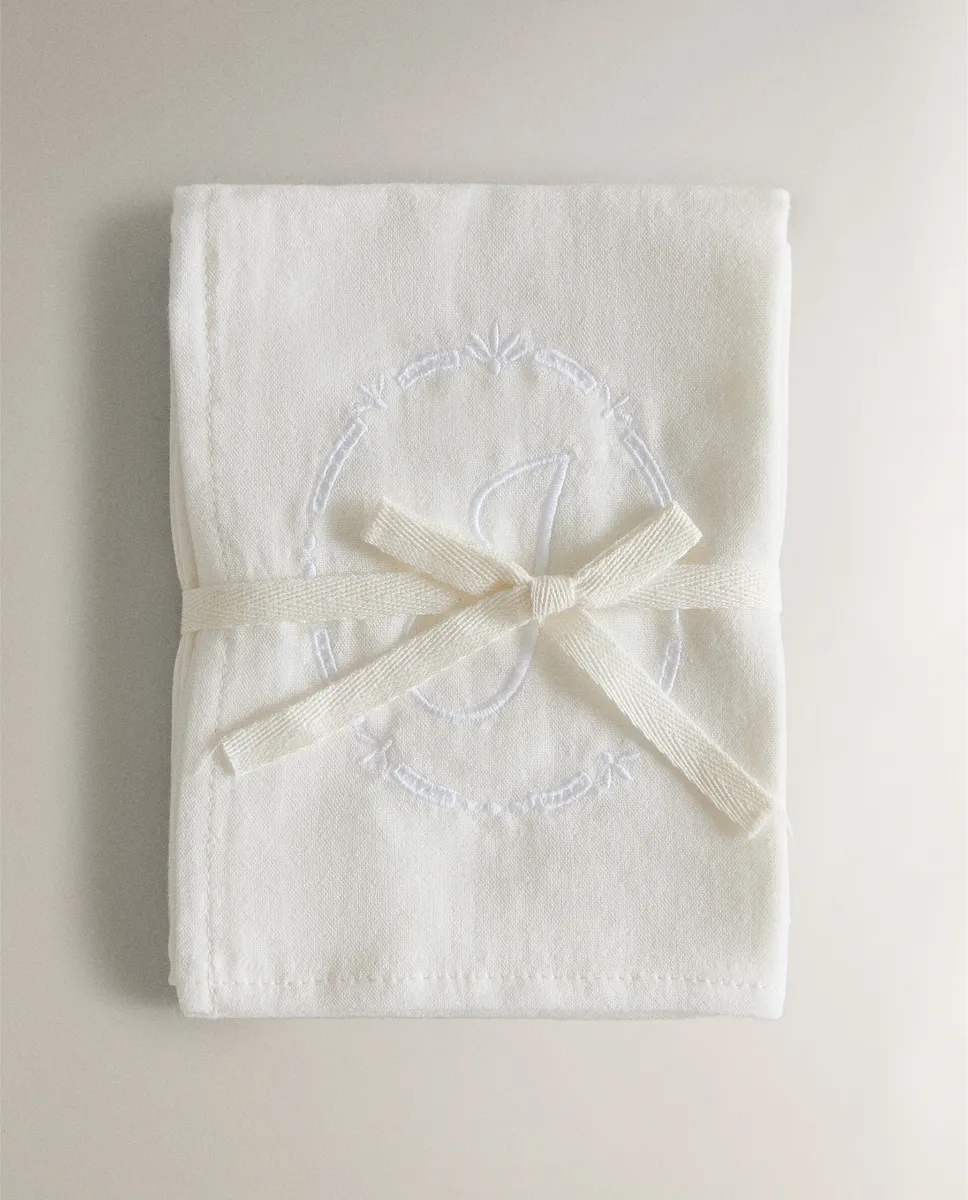 Упаковка детских муслиновых полотенец с вышитой буквой (2 шт.) Zara Home, Letter J