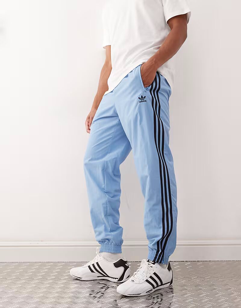 Спортивные брюки Adidas Originals Adicolor Firebird в пепельно-синем и черном цветах
Спортивные брюки Adidas Originals Adicolor Firebird в пепельно-синем и черном цветах
