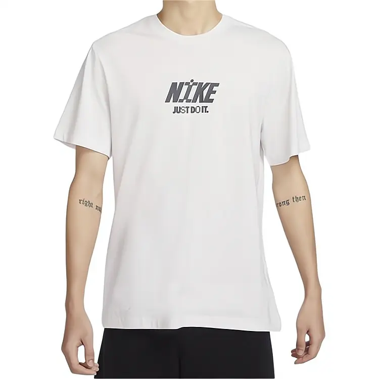 Футболка мужская белая Nike, белый 
Футболка мужская белая Nike, белый