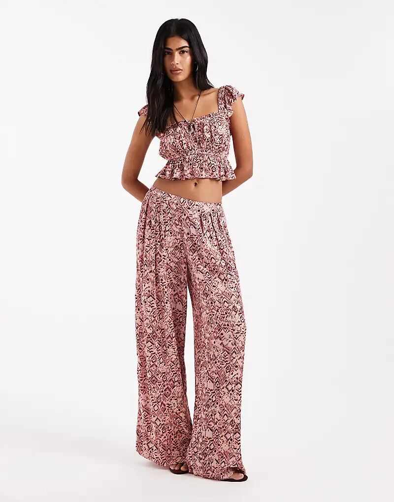 Широкие брюки Stradivarius с розовым узором пейсли — часть комплекта
Широкие брюки Stradivarius с розовым узором пейсли — часть комплекта