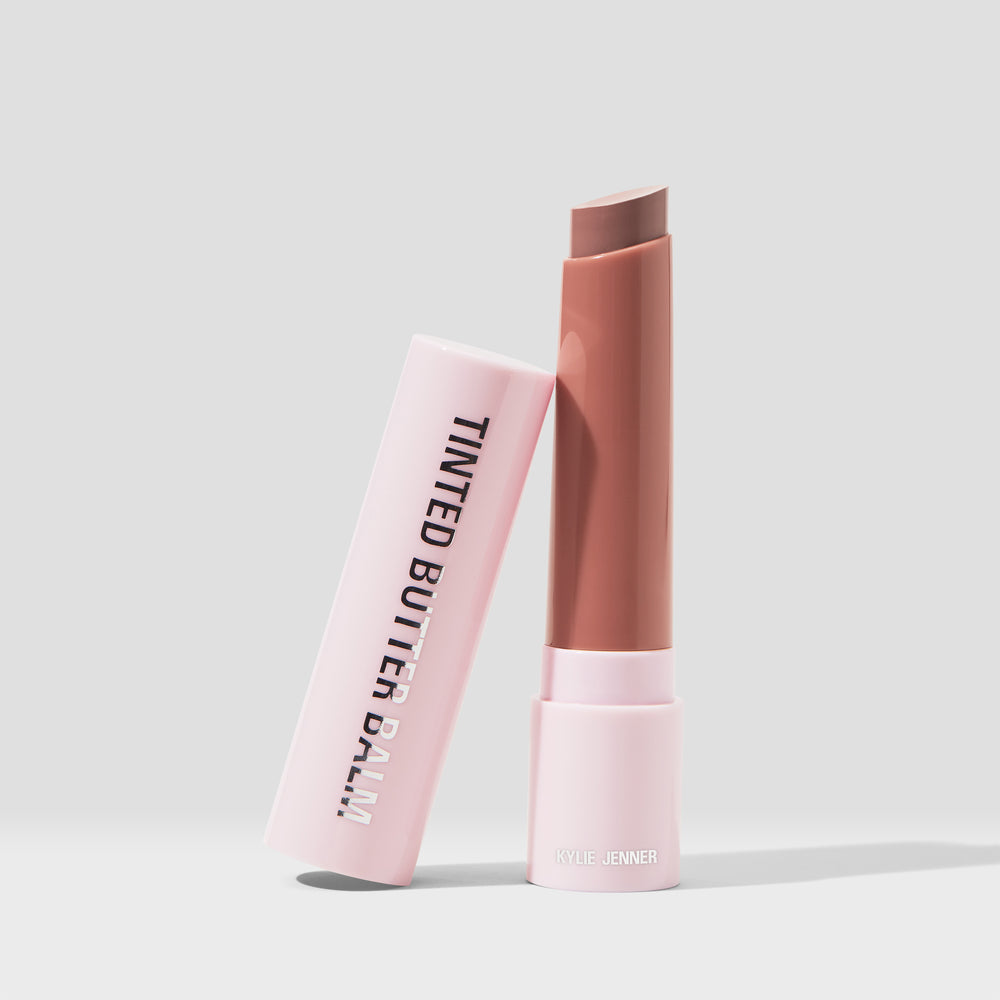 Бальзам для губ Kylie Cosmetics Tinted Butter Balm, taupe brown/She's Lovely
Бальзам для губ Kylie Cosmetics Tinted Butter Balm, taupe brown/She's Lovely