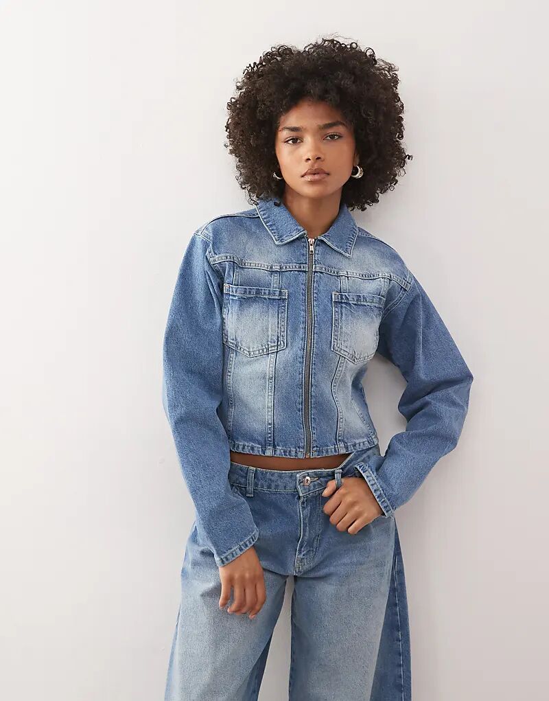 Приталенная джинсовая куртка COLLUSION в выбеленном синем цвете
Приталенная джинсовая куртка COLLUSION в выбеленном синем цвете