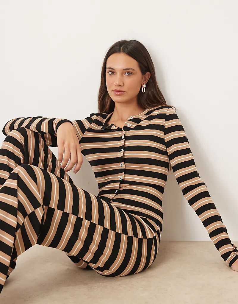 Лонгслив с длинными рукавами ASOS DESIGN в нейтральную полоску на пуговицах
Лонгслив с длинными рукавами ASOS DESIGN в нейтральную полоску на пуговицах