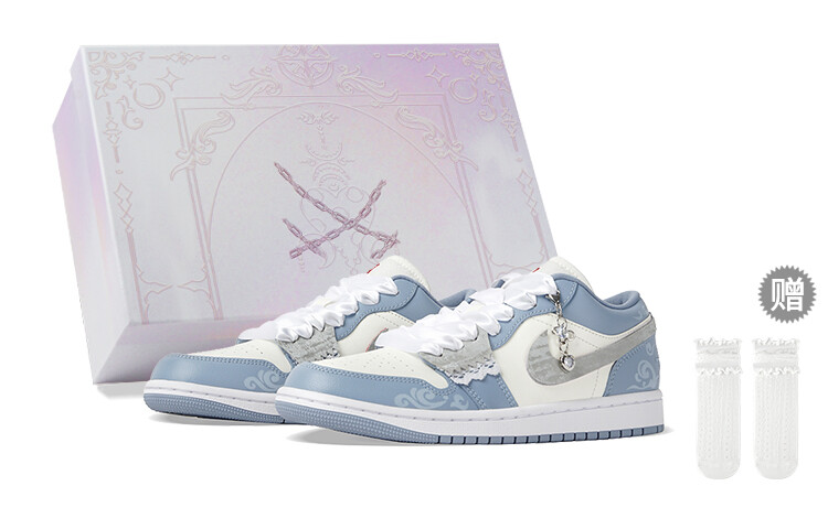 Кроссовки Air Jordan 1 Vintage Basketball Shoes Women's Low-top White/Royal Blue/Fern Green, синий/белый
Кроссовки Air Jordan 1 Vintage Basketball Shoes Women's Low-top White/Royal Blue/Fern Green, синий/белый