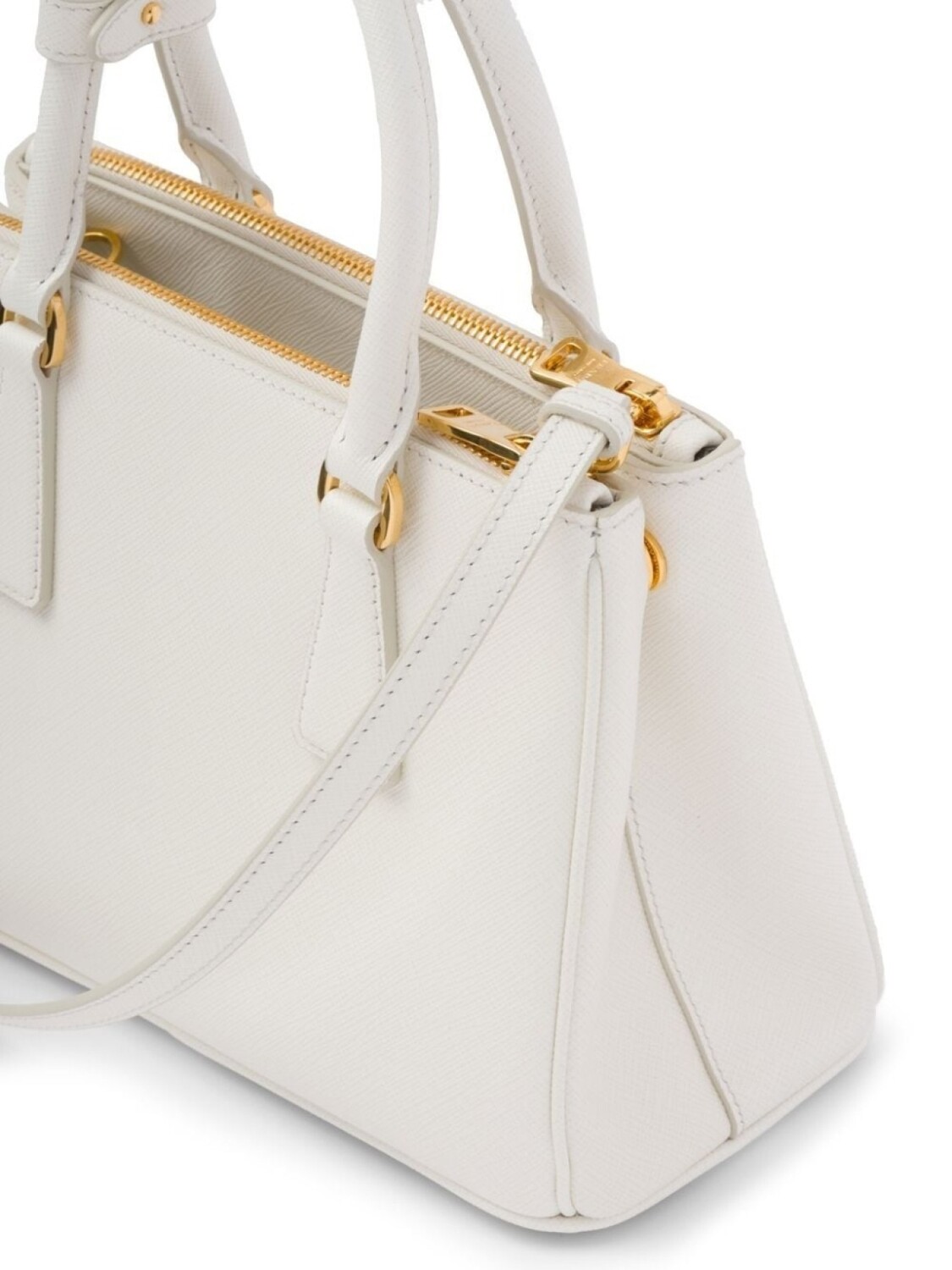 Маленькая сумка-тоут Prada Galleria из сафьяновой кожи, белый
Маленькая сумка-тоут Prada Galleria из сафьяновой кожи, белый