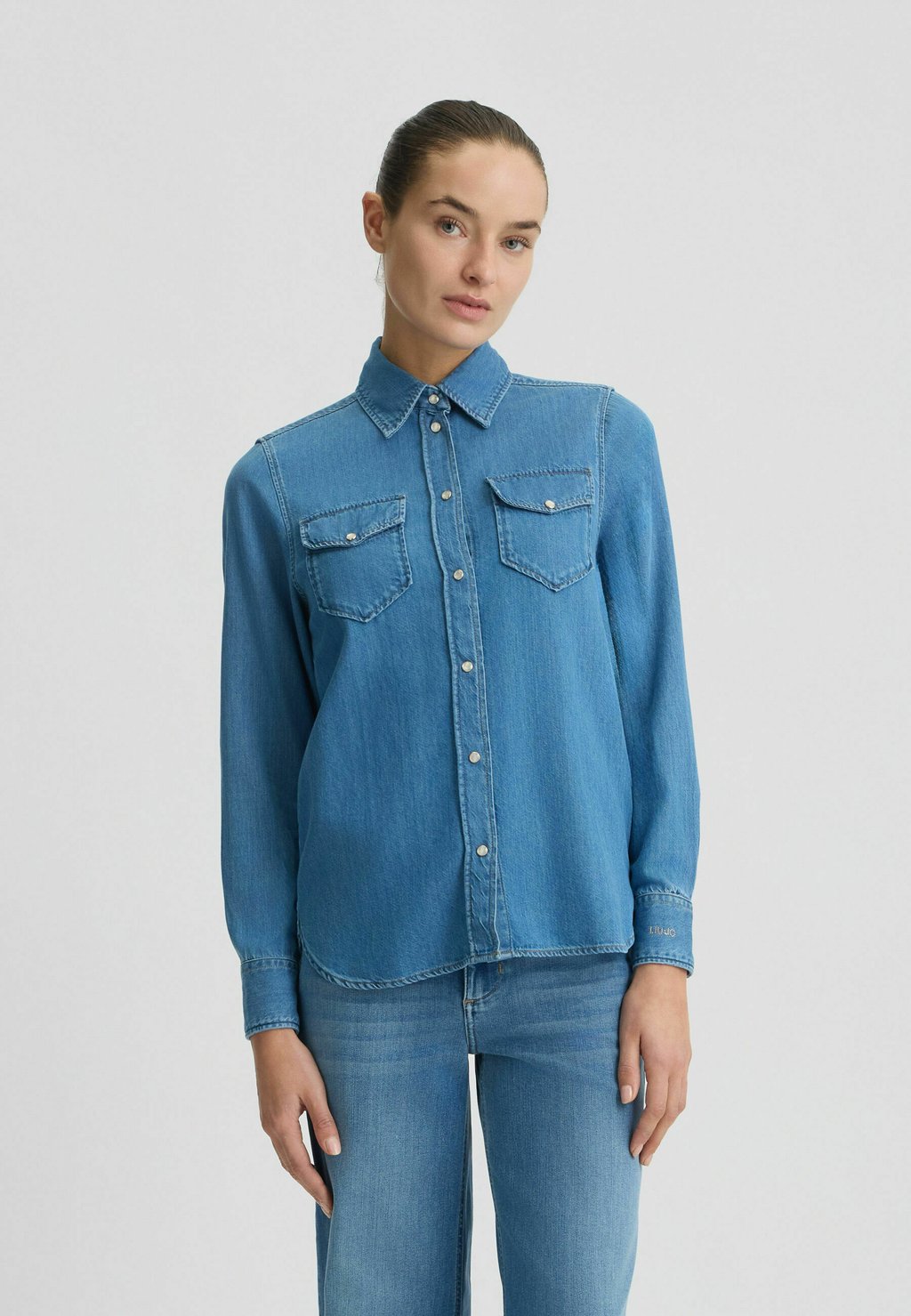 Блузка на пуговицах LIU JO, цвет Blue Denim
Блузка на пуговицах LIU JO, цвет Blue Denim