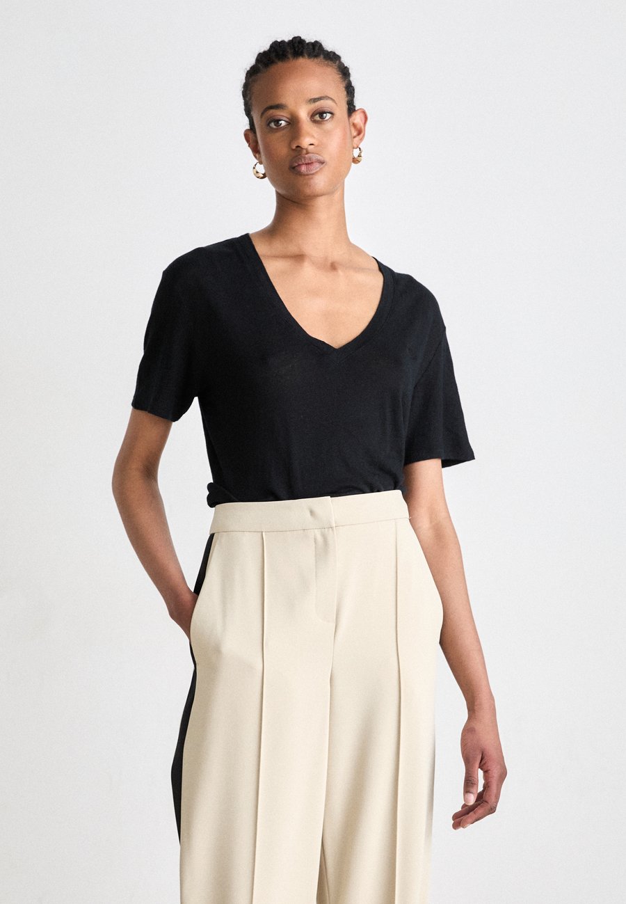 Футболка BOSS ELA, Black, Черный, Футболка BOSS ELA, Black
Футболка BOSS ELA, Black, Черный, Футболка BOSS ELA, Black