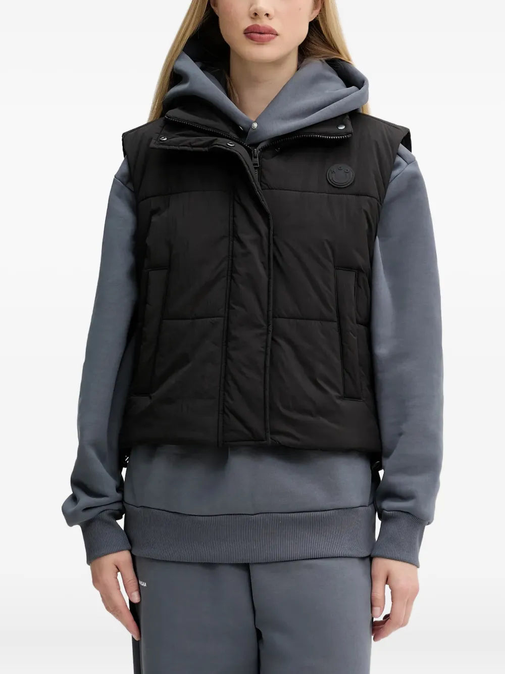 Стеганый жилет с логотипом HUGO, черный
Стеганый жилет с логотипом HUGO, черный