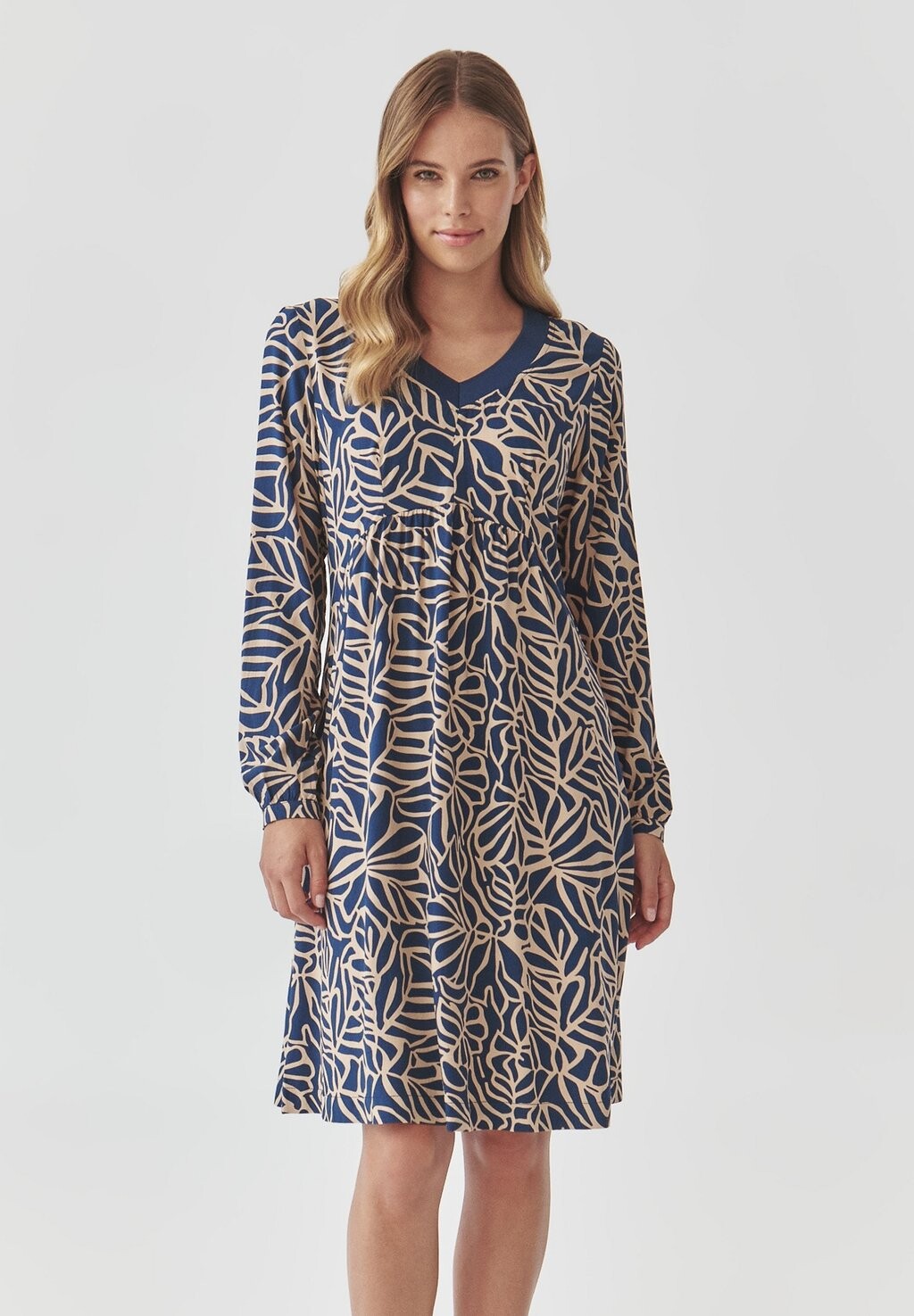 Дневное платье NERTAMI TATUUM, темно-синий
Дневное платье NERTAMI TATUUM, темно-синий