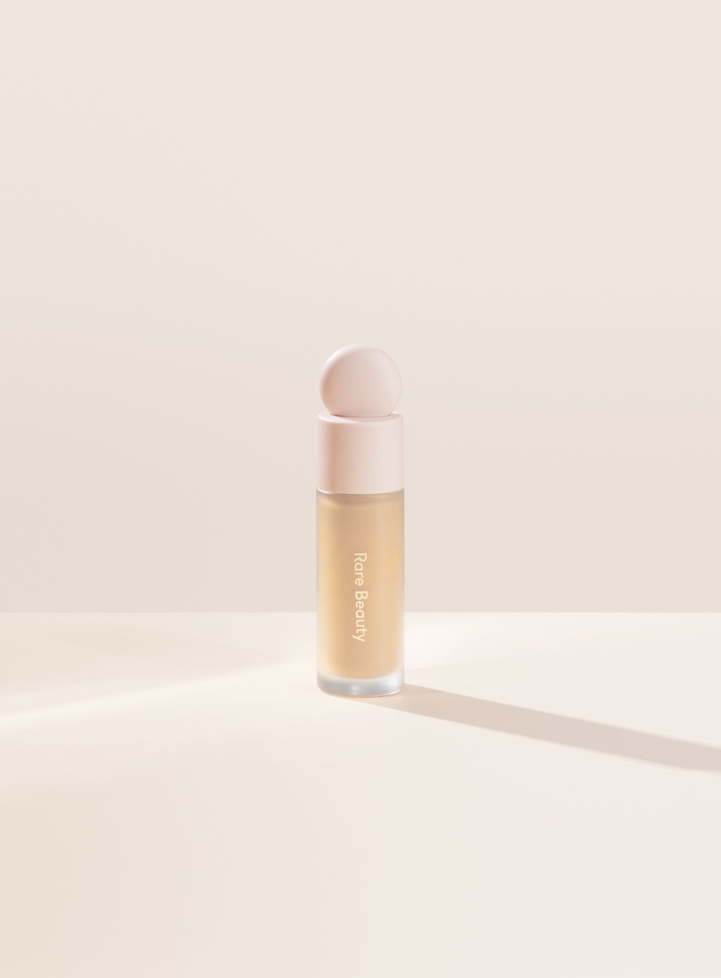 Осветляющий консилер Liquid Touch Rare Beauty, цвет 170w/light with warm olive undertones
Осветляющий консилер Liquid Touch Rare Beauty, цвет 170w/light with warm olive undertones