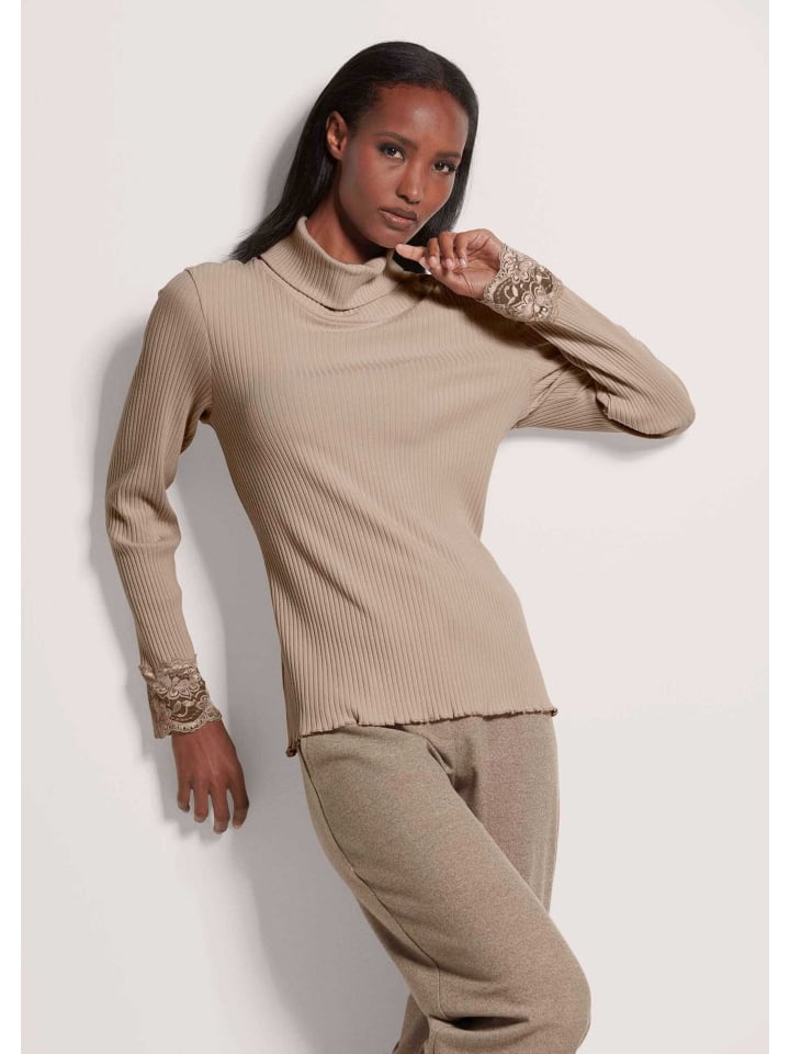 MADELEINE Элегантная базовая футболка с кружевом и высоким воротником из берберской ткани
MADELEINE Элегантная базовая футболка с кружевом и высоким воротником из берберской ткани