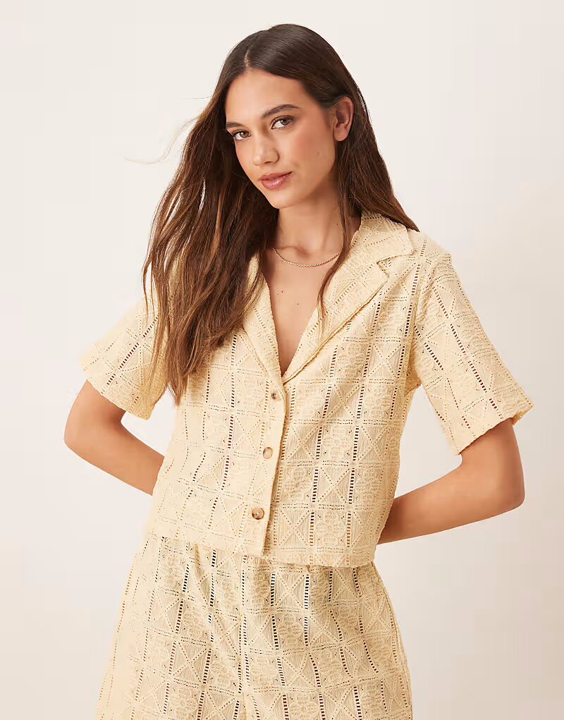 ASOS DESIGN свободная вязанная крючком рубашка из прозрачного материала цвета пахты
ASOS DESIGN свободная вязанная крючком рубашка из прозрачного материала цвета пахты