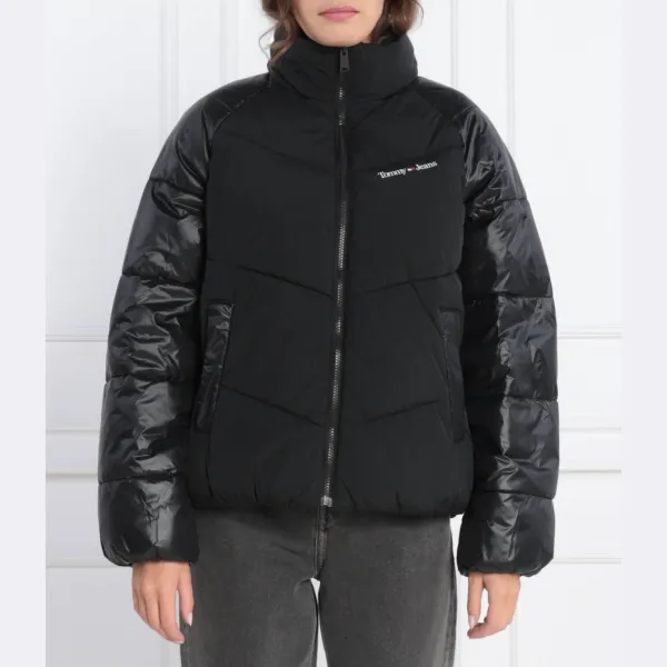 Пуховик оверсайз с блокирующими вставками в тон Tjw Tommy Hilfiger, черный
Пуховик оверсайз с блокирующими вставками в тон Tjw Tommy Hilfiger, черный
