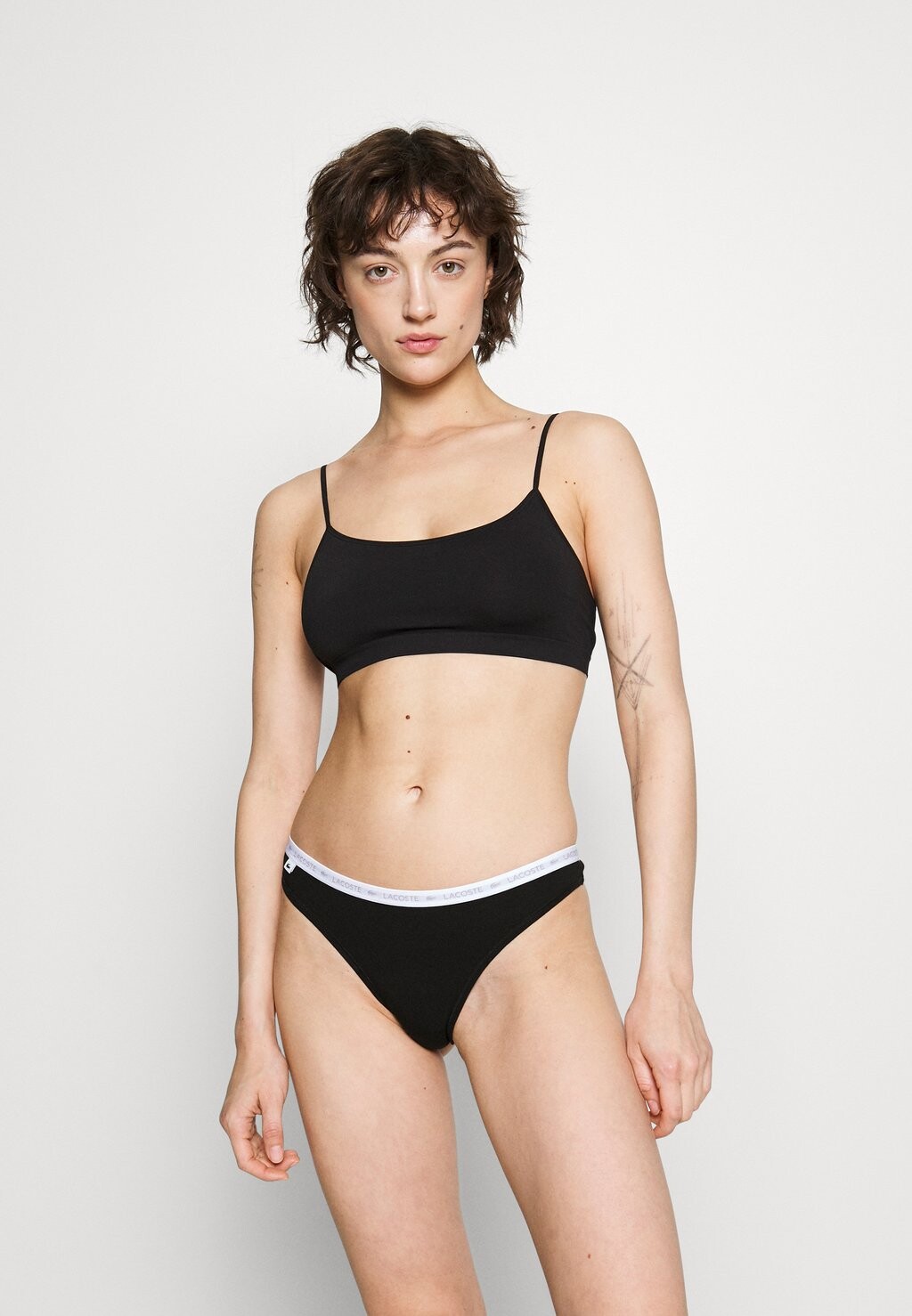 Стринги Lacoste
Стринги Lacoste