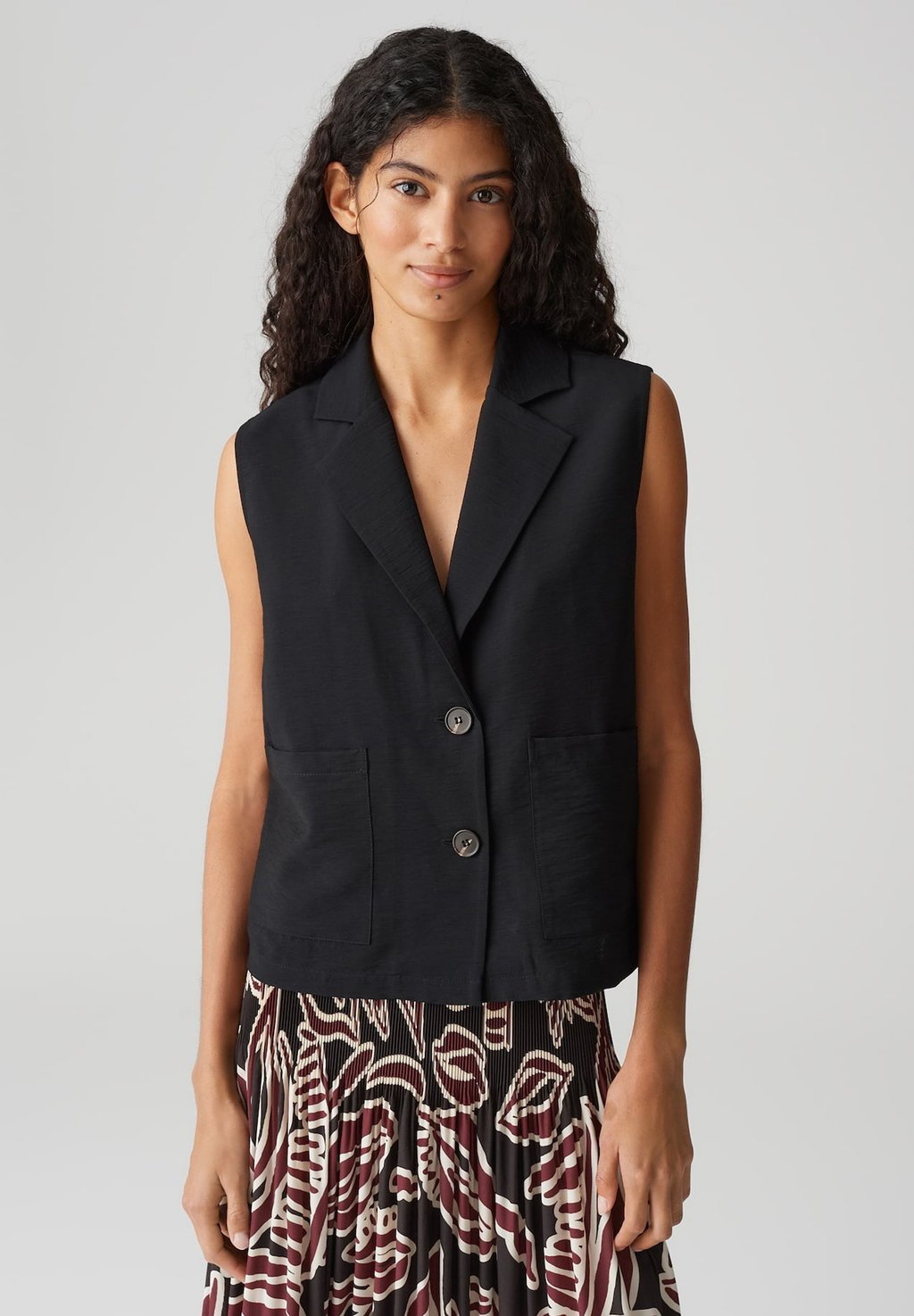 Жилет BOXY RELAXED FIT OPUS, черный
Жилет BOXY RELAXED FIT OPUS, черный