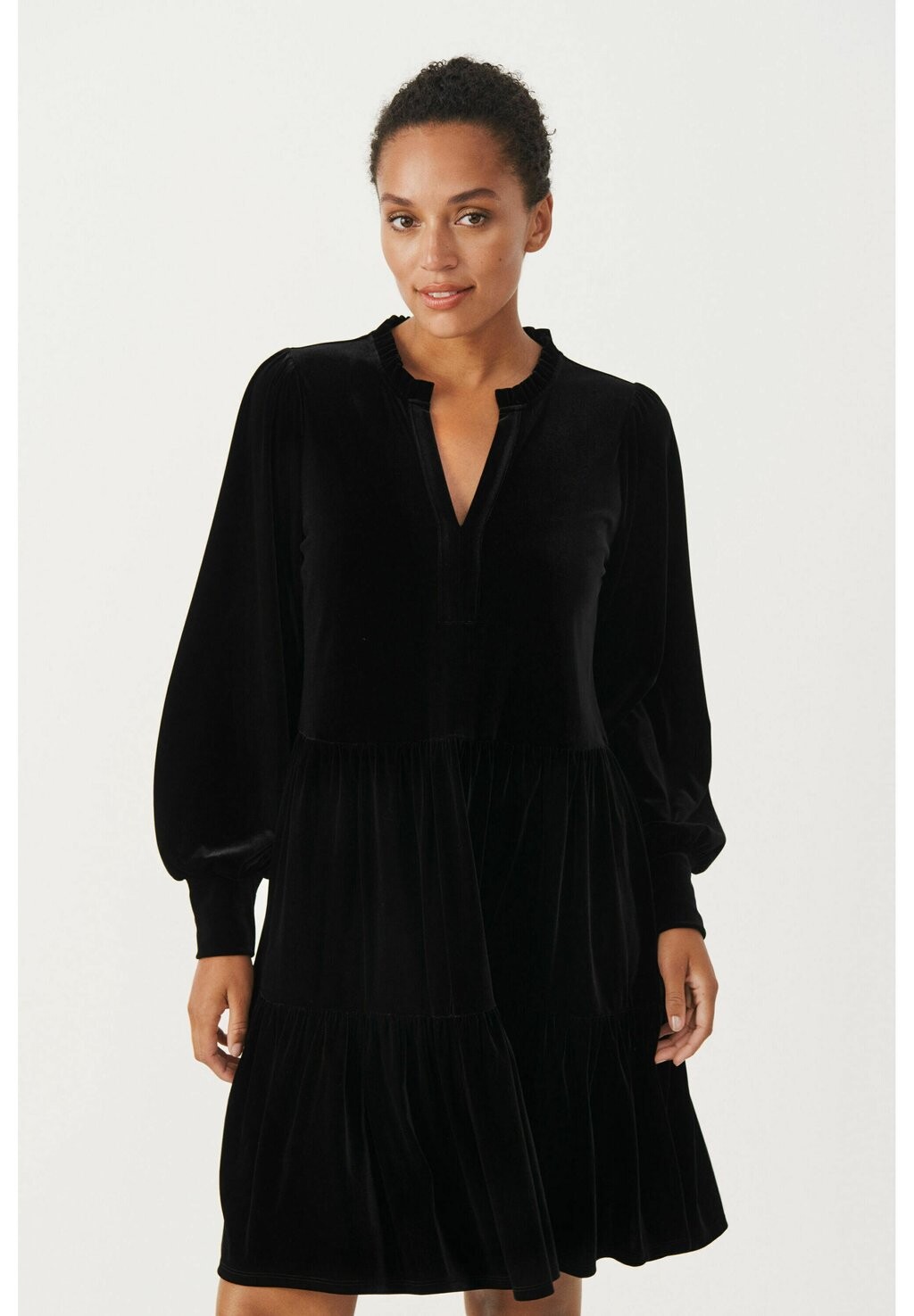 Платье летнее Viggasepw Part Two, черный
Платье летнее Viggasepw Part Two, черный