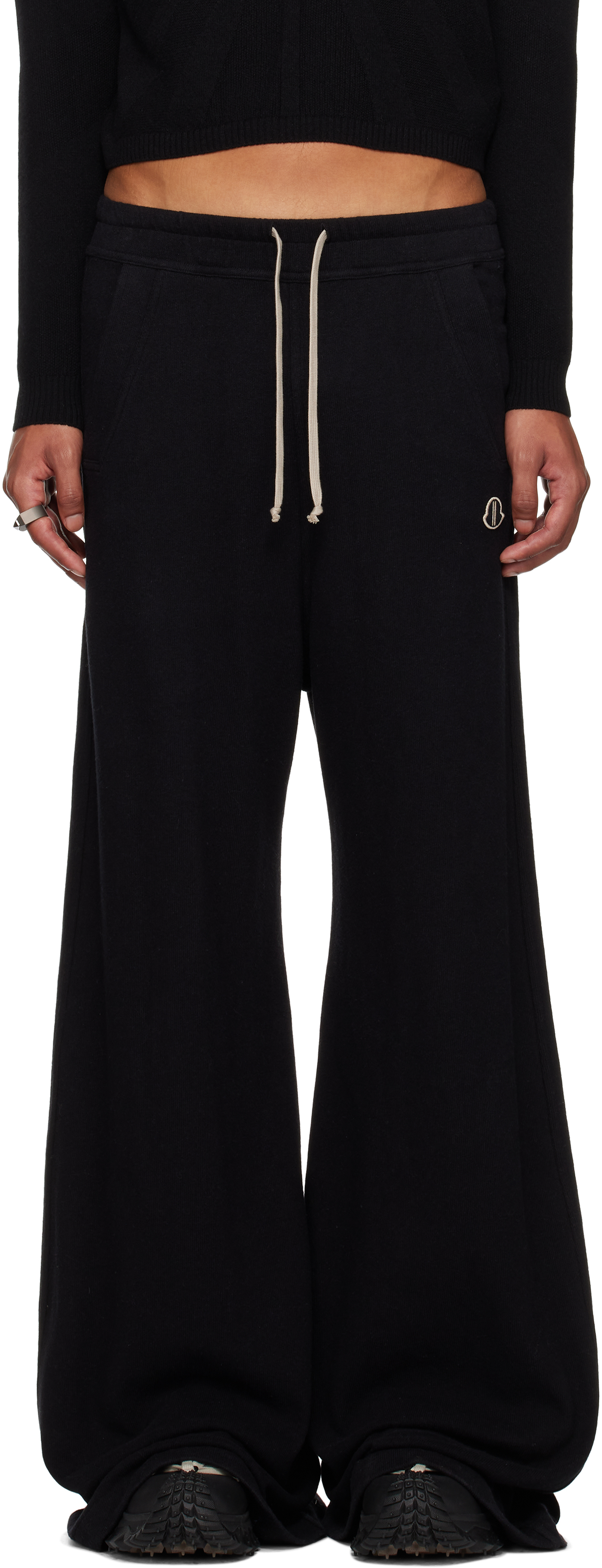 Спортивные штаны Moncler + Belas Rick Owens
Спортивные штаны Moncler + Belas Rick Owens