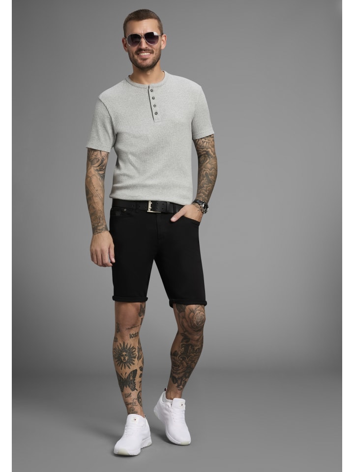 черные джинсовые шорты Bruno Banani
черные джинсовые шорты Bruno Banani