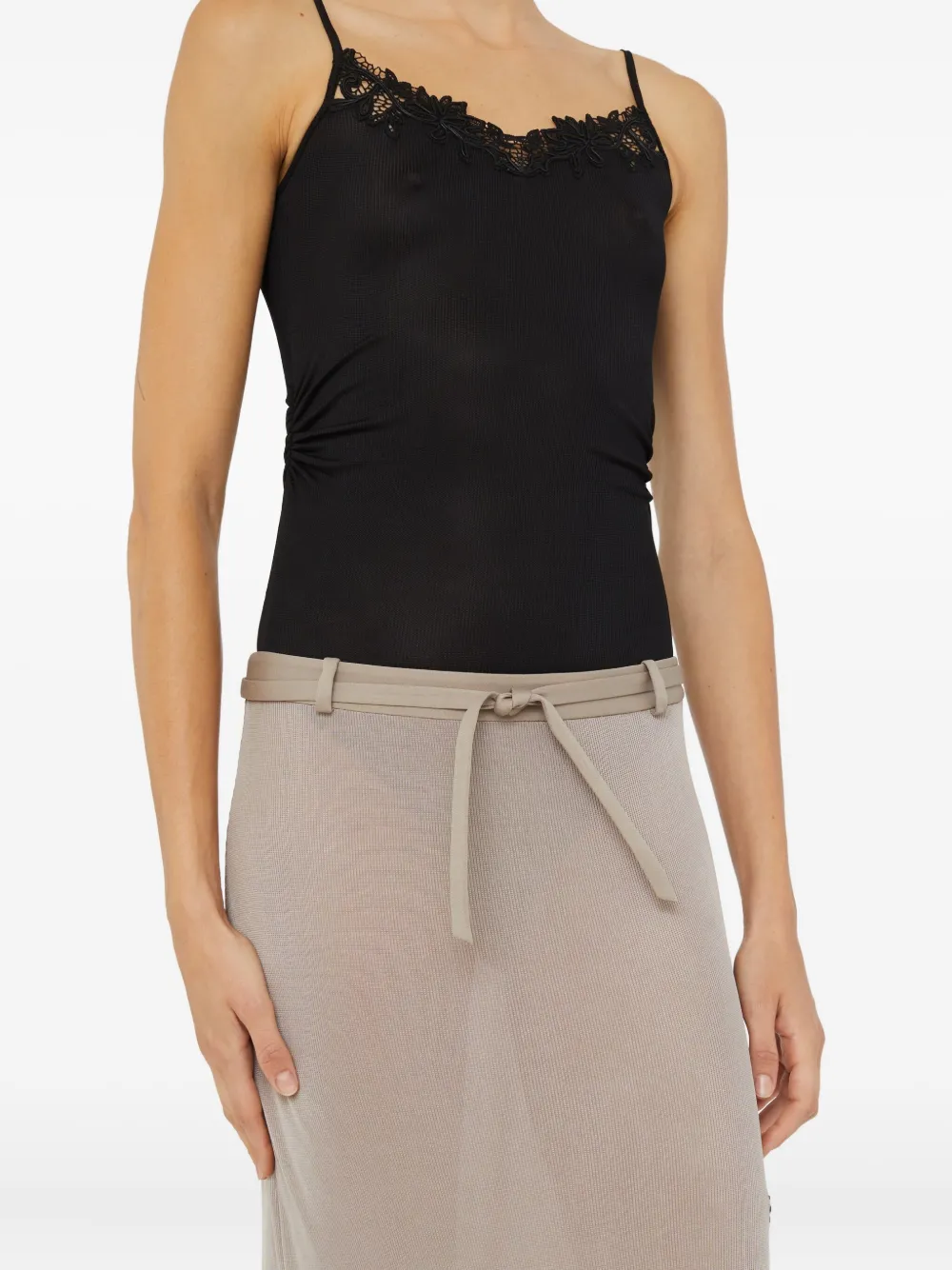 Боди, вышитое гибискусом Christopher Esber, черный
Боди, вышитое гибискусом Christopher Esber, черный