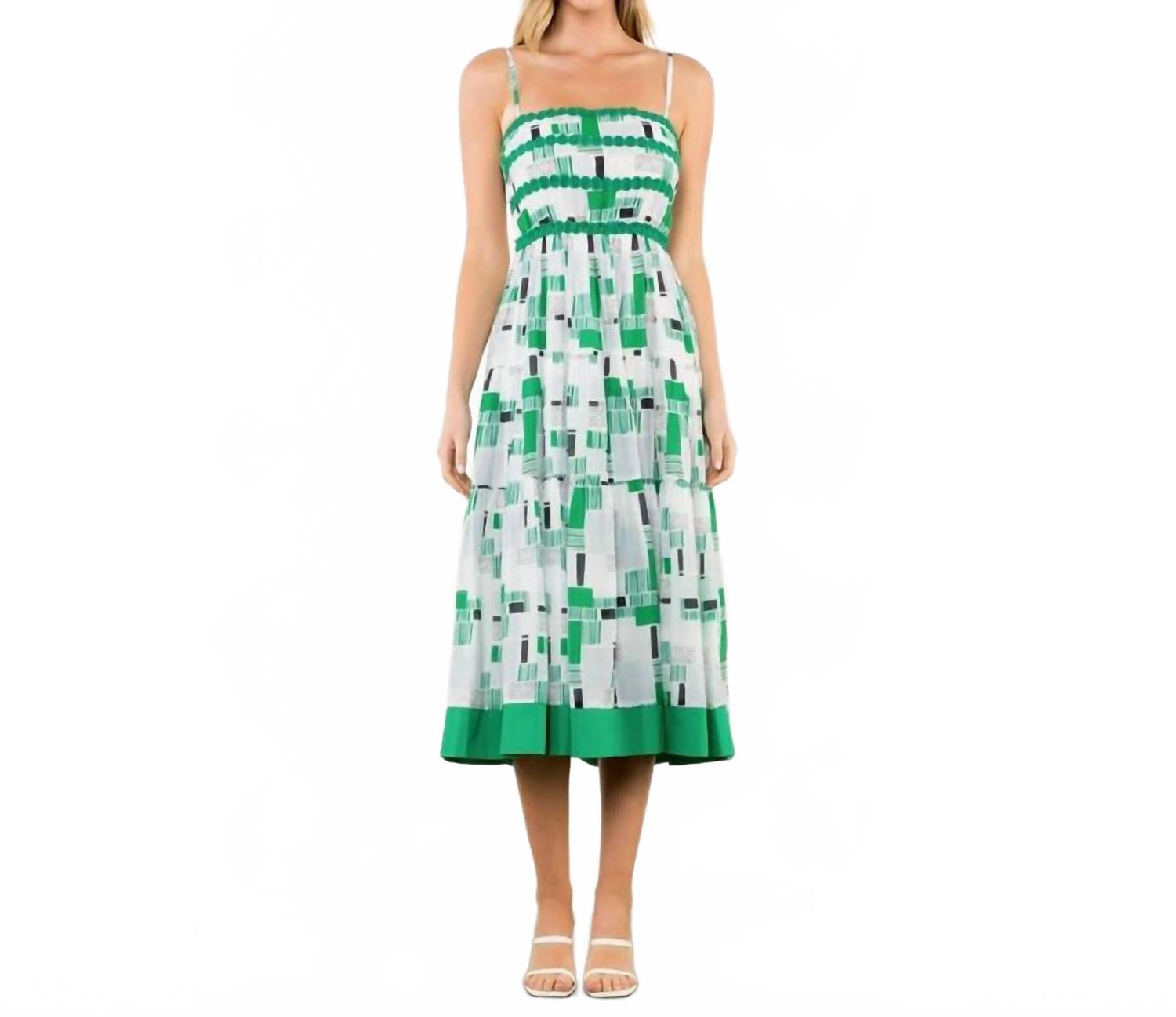 Зеленое платье с геометрической вышивкой THML
Зеленое платье с геометрической вышивкой THML