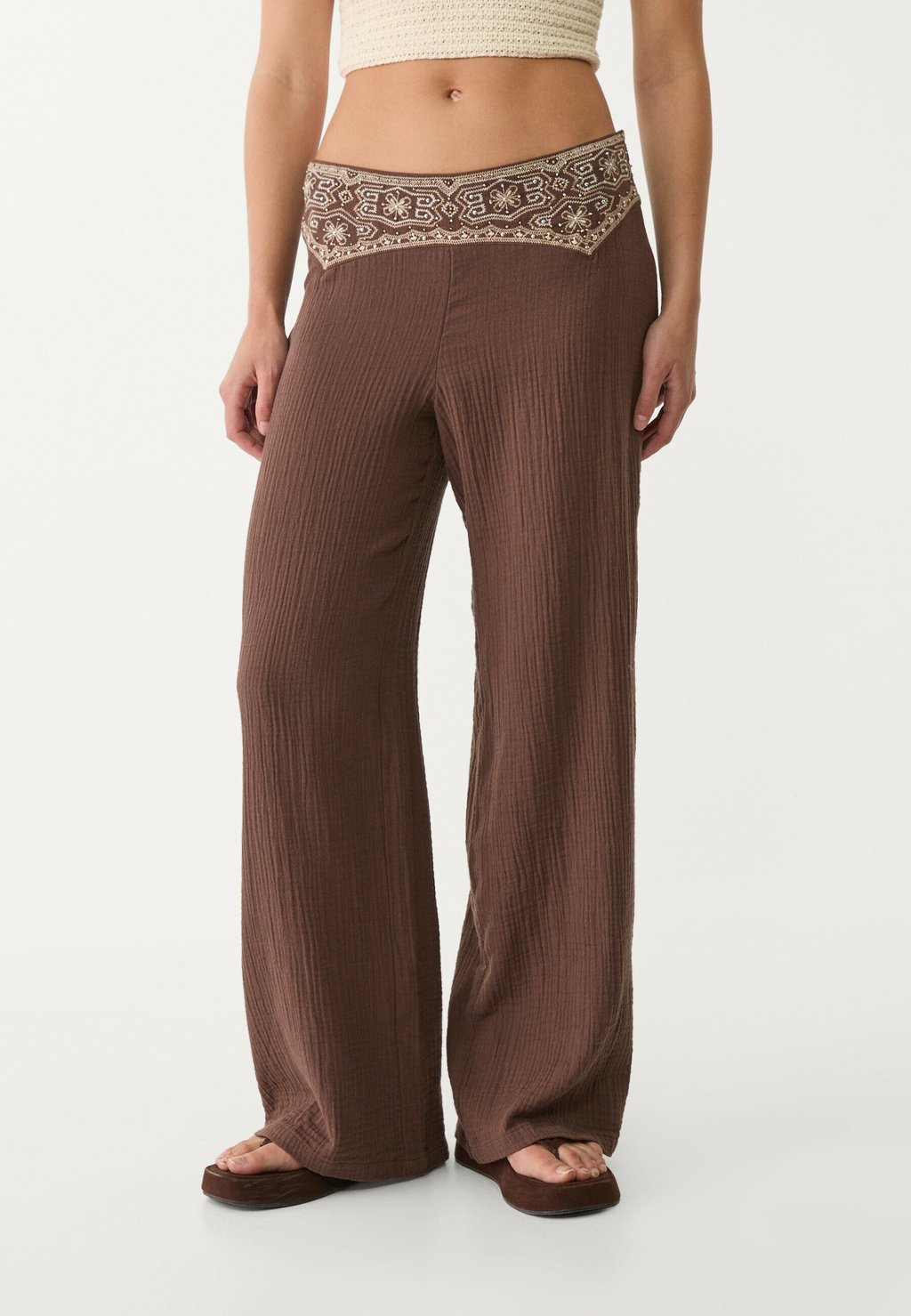 Брюки EMBROIDERY Stradivarius, темно-коричневый
Брюки EMBROIDERY Stradivarius, темно-коричневый
