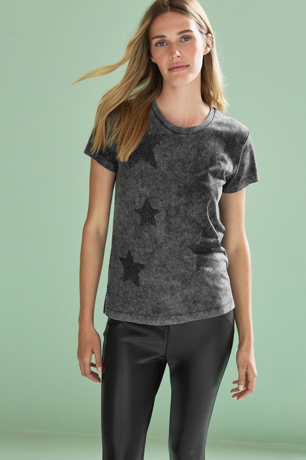 Футболка с блестящей звездой Next, серый
Футболка с блестящей звездой Next, серый