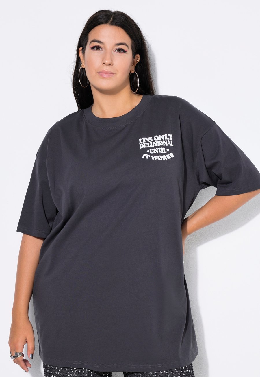Футболка Studio Untold OVERSIZED STATEMENT PRINT, Asphalt Grey/Grey, Серый, Футболка Studio Untold OVERSIZED STATEMENT PRINT, Asphalt Grey/Grey
Футболка Studio Untold OVERSIZED STATEMENT PRINT, Asphalt Grey/Grey, Серый, Футболка Studio Untold OVERSIZED STATEMENT PRINT, Asphalt Grey/Grey