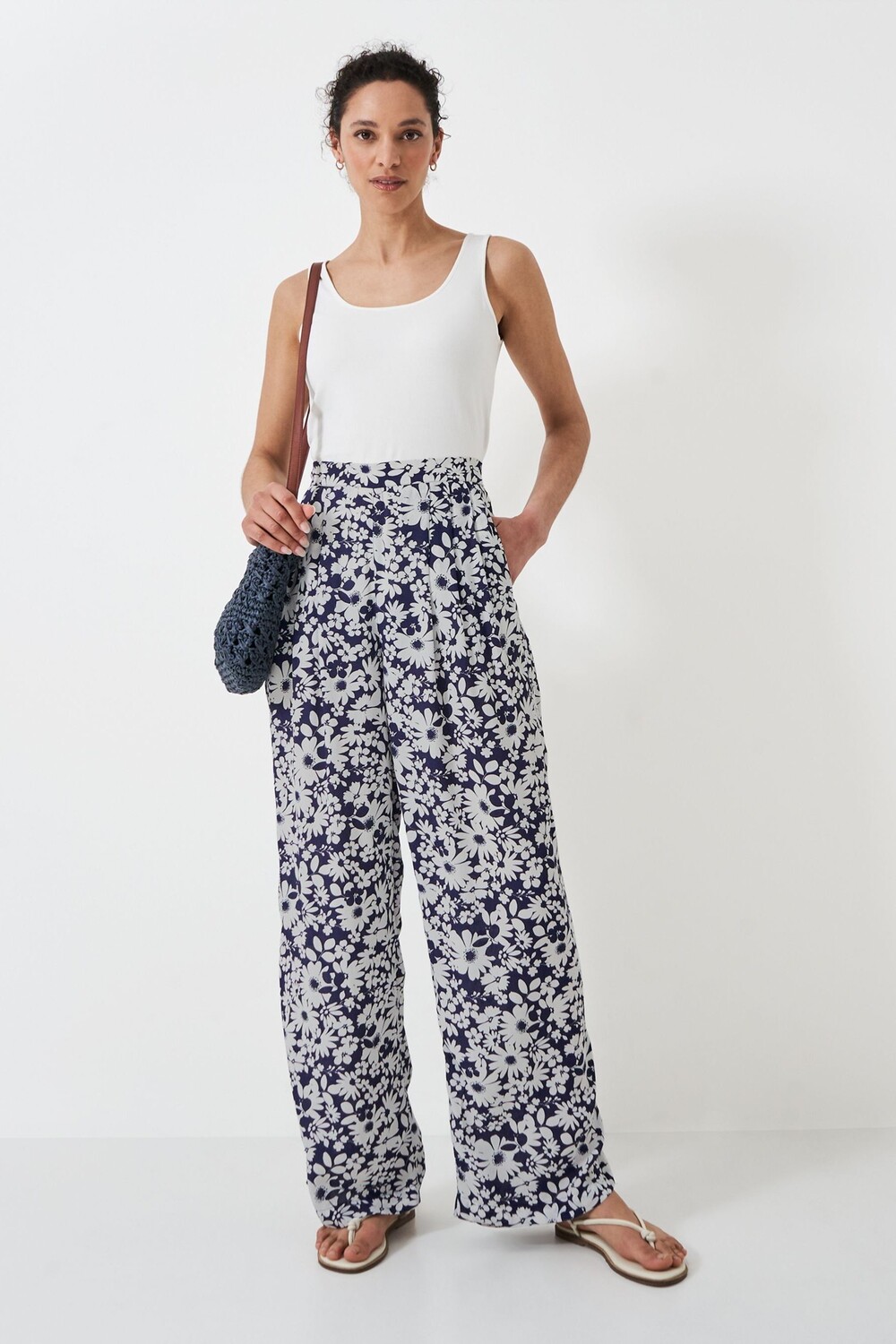 Широкие брюки с цветочным принтом Dion Crew Clothing Crew Clothing Company, синий
Широкие брюки с цветочным принтом Dion Crew Clothing Crew Clothing Company, синий