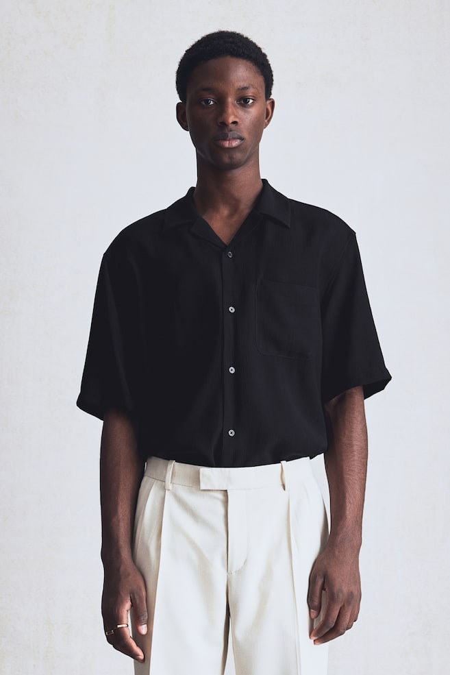 Рубашка для отдыха из мятой ткани, стандартного кроя H&M, черный
Рубашка для отдыха из мятой ткани, стандартного кроя H&M, черный