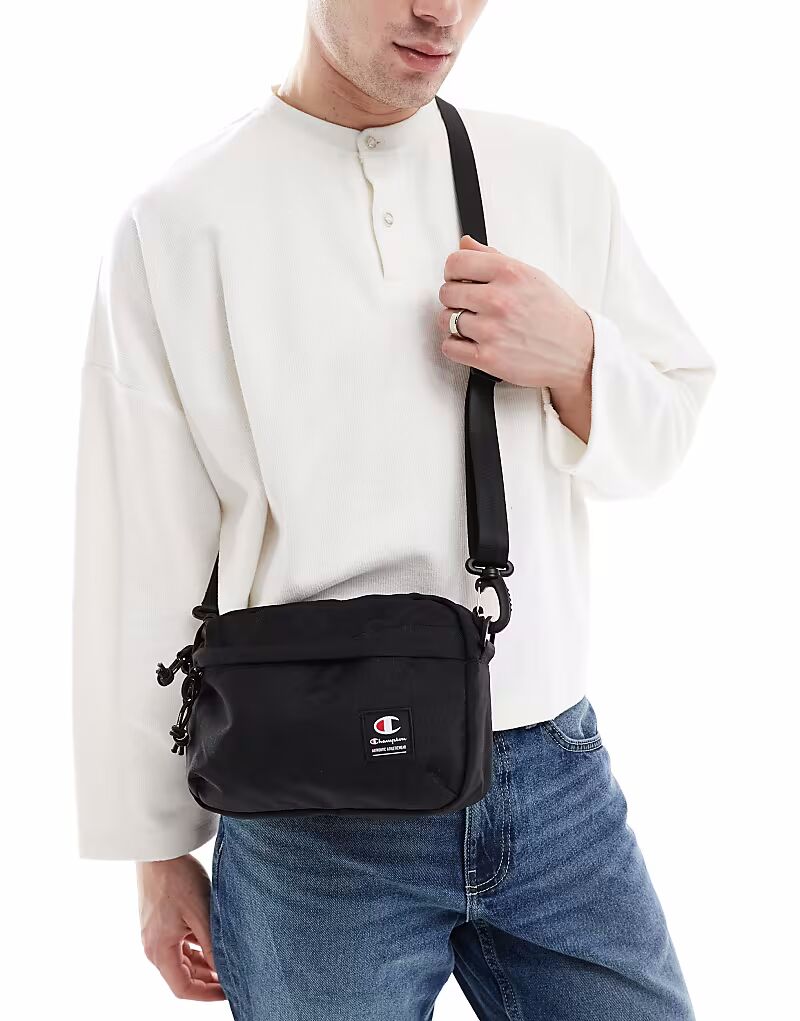 Маленькая сумка через плечо Champion черного цвета
Маленькая сумка через плечо Champion черного цвета