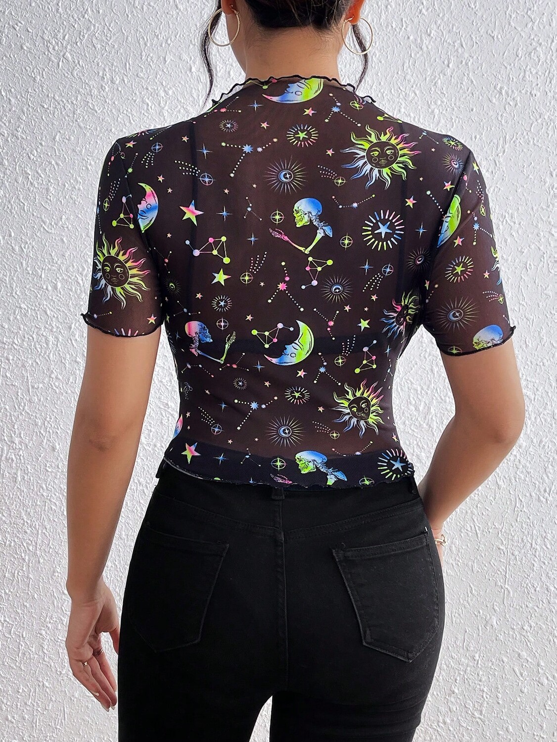SHEIN Essnce Женский повседневный музыкальный фестивальный топ из неоновой сетки с принтом Солнца и Луны и светящимся принтом, многоцветный
SHEIN Essnce Женский повседневный музыкальный фестивальный топ из неоновой сетки с принтом Солнца и Луны и светящимся принтом, многоцветный