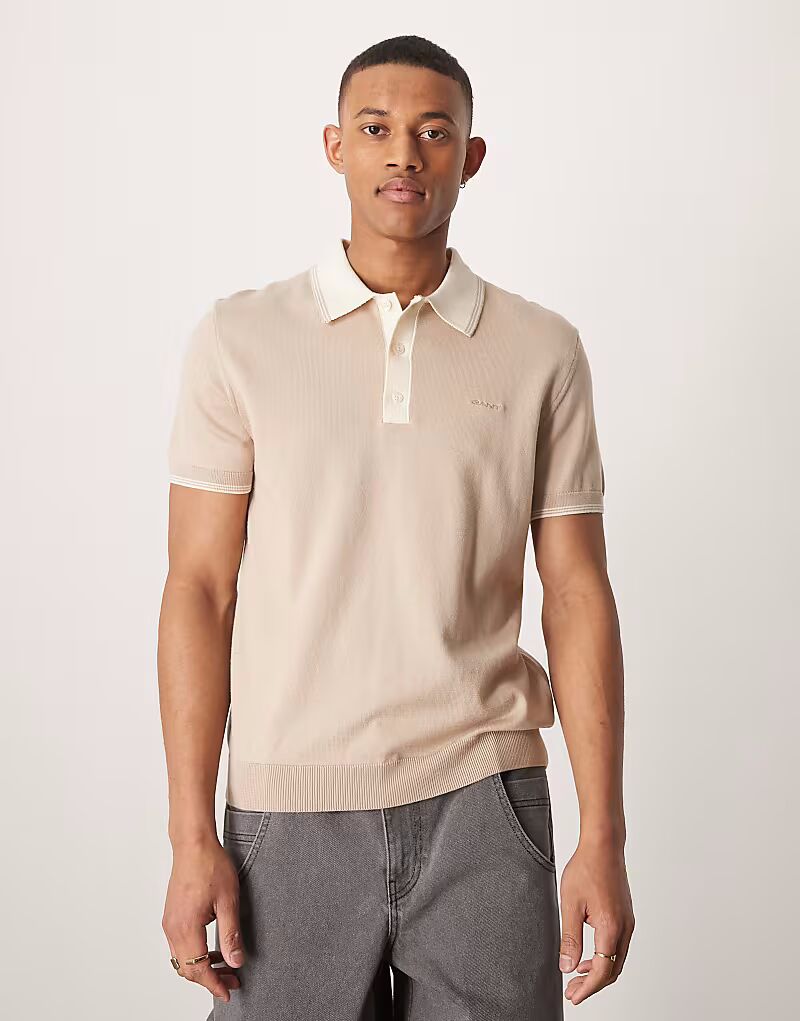 Трикотажное поло с короткими рукавами и логотипом GANT бежевого цвета
Трикотажное поло с короткими рукавами и логотипом GANT бежевого цвета