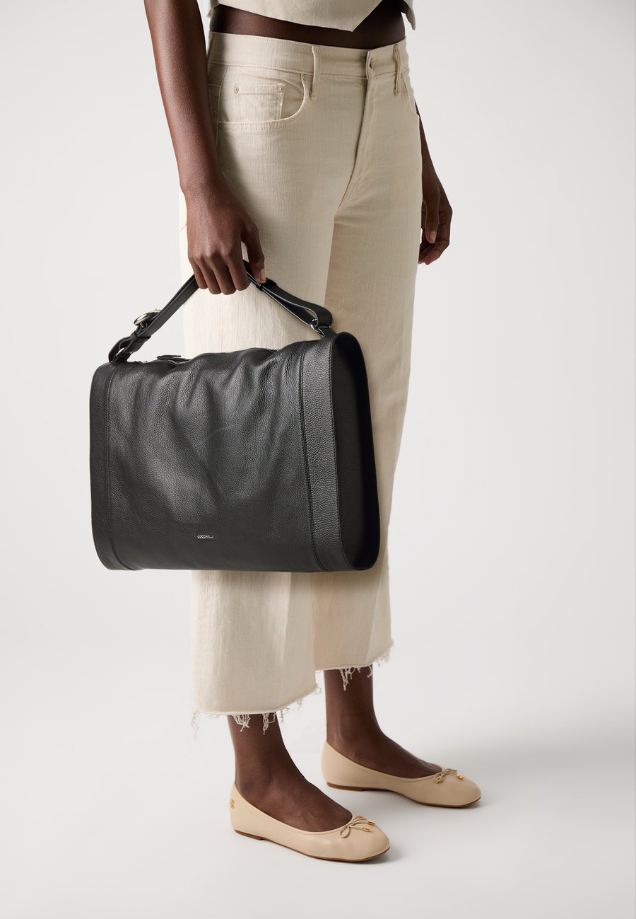 Сумка-шоппер Coccinelle Tote bag, Noir/Black
Сумка-шоппер Coccinelle Tote bag, Noir/Black