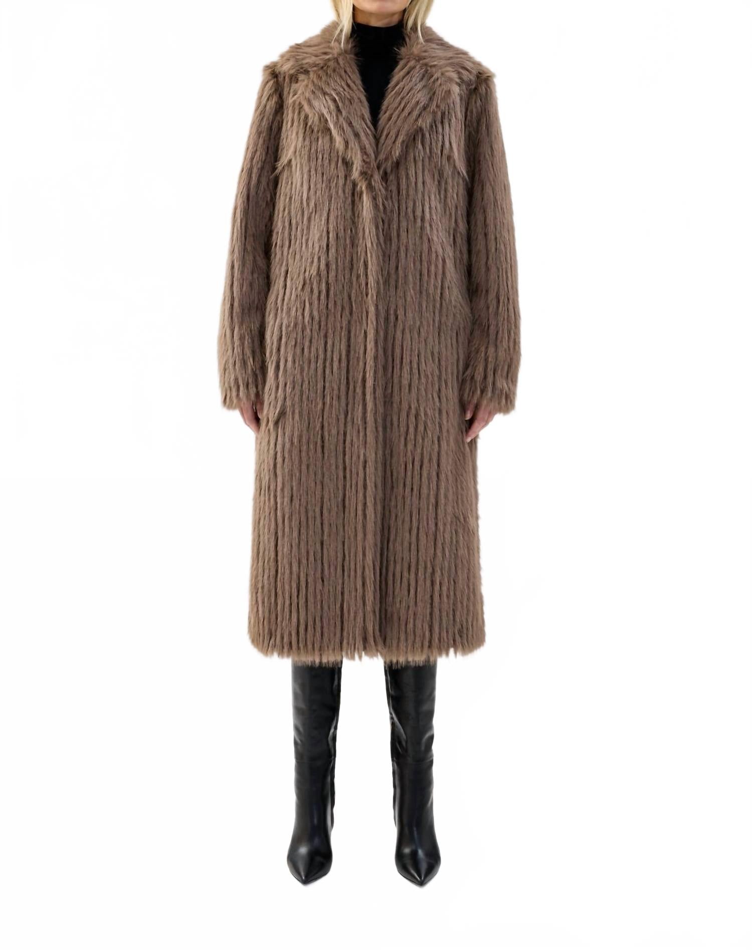 Коричневое ретро пальто Unreal Fur
Коричневое ретро пальто Unreal Fur