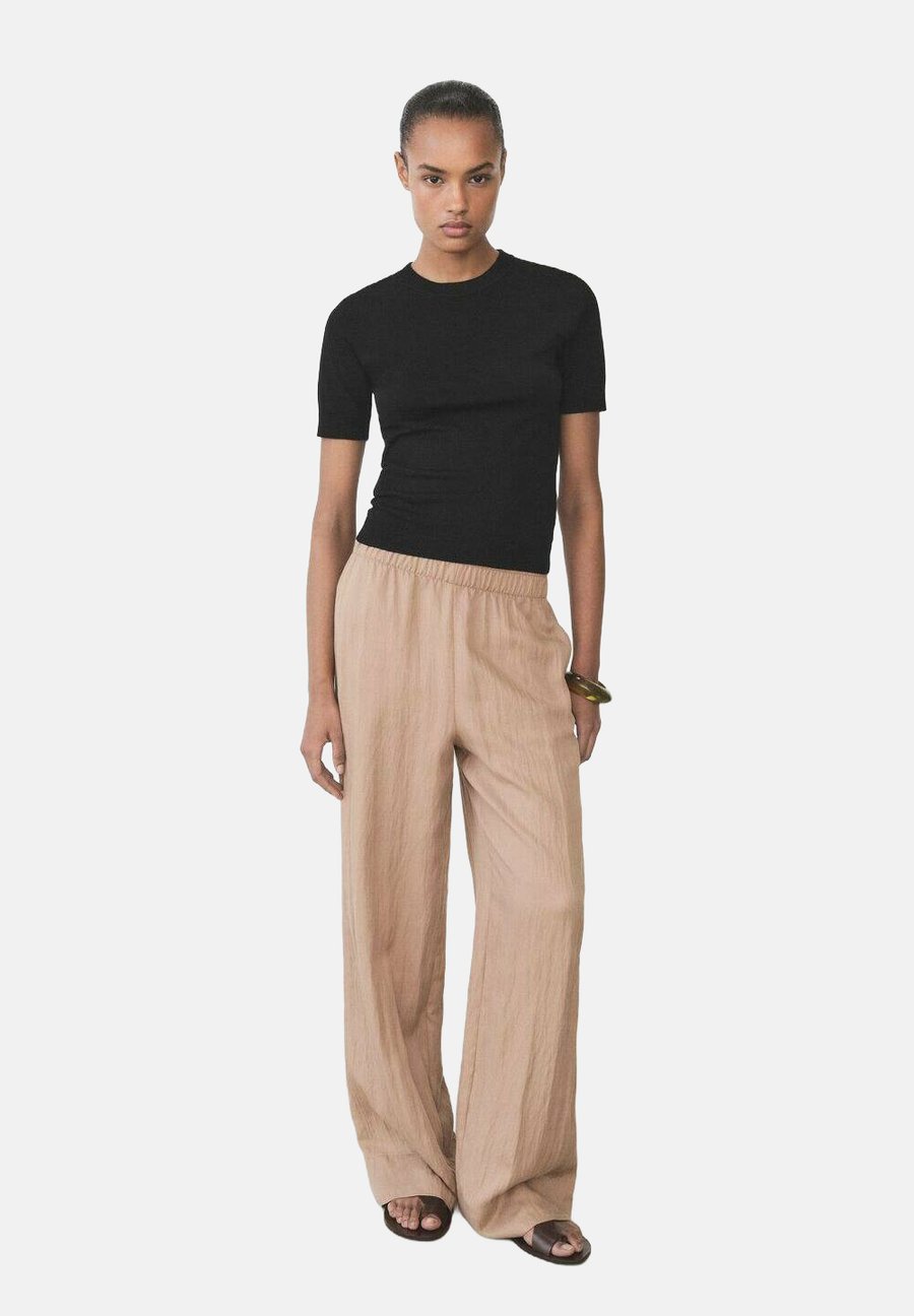 Блуза Mango SHORT SLEEVED, Black
Блуза Mango SHORT SLEEVED, Black