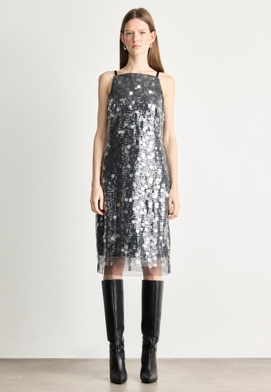 Платье DKNY PAILETTES SEQUINS SLIP DRESS, Black/Clear/Black
Платье DKNY PAILETTES SEQUINS SLIP DRESS, Black/Clear/Black